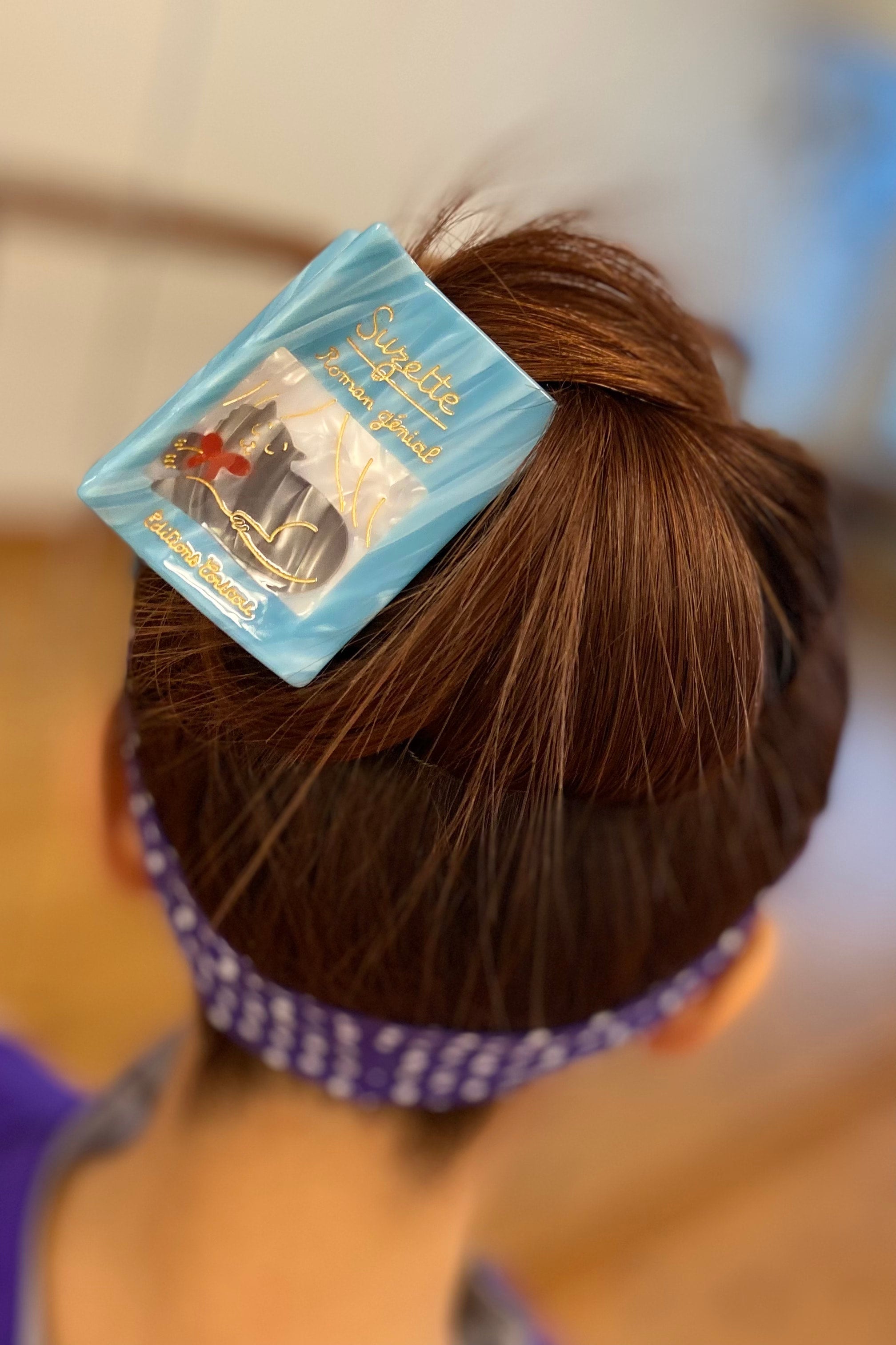 BOOK HAIR CLAW