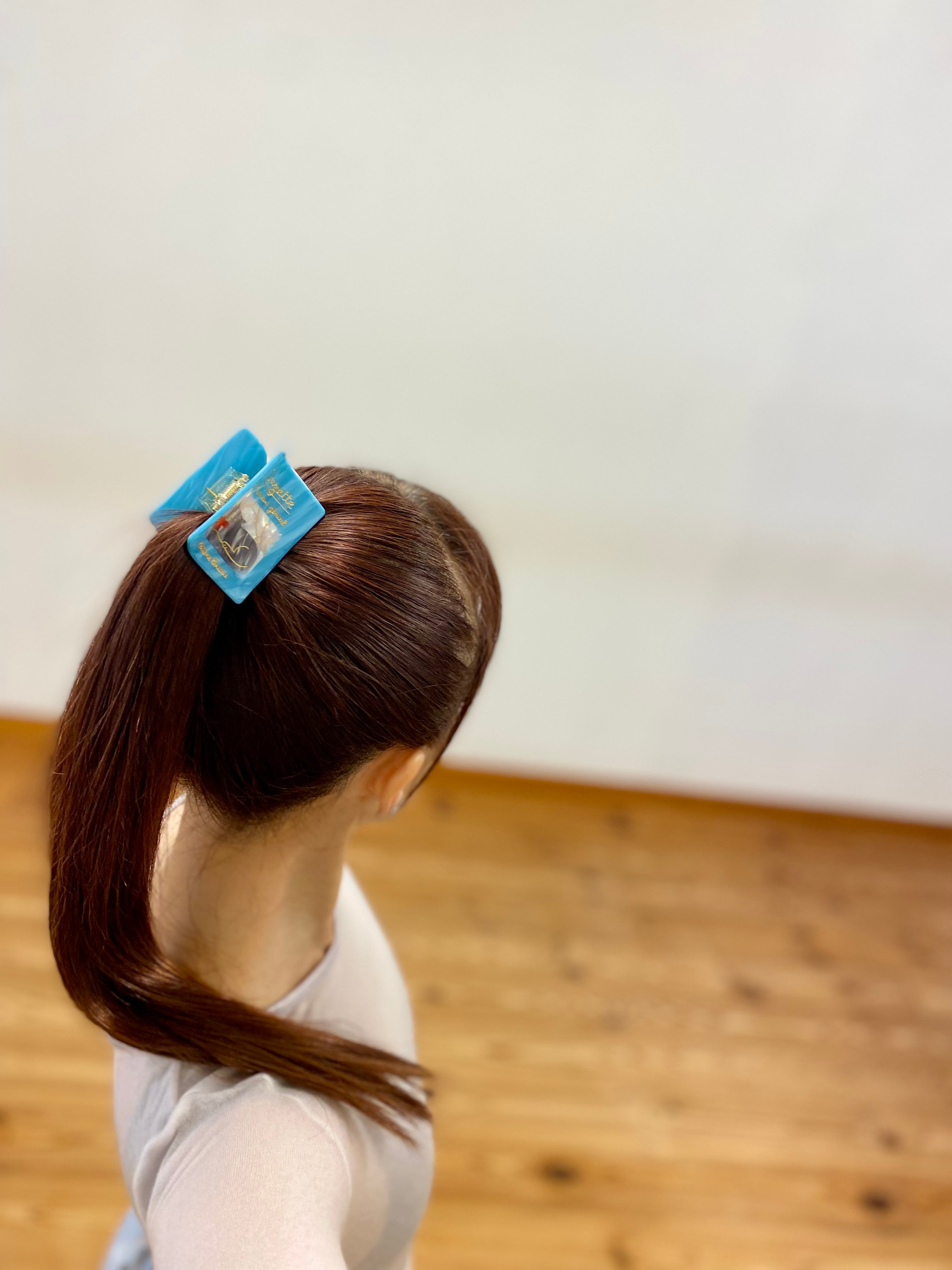 BOOK HAIR CLAW