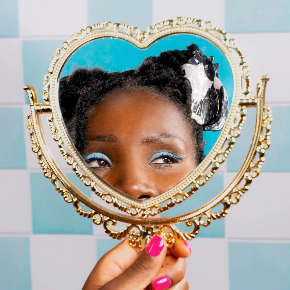 BLACK & WHITE CAT HAIR CLAW