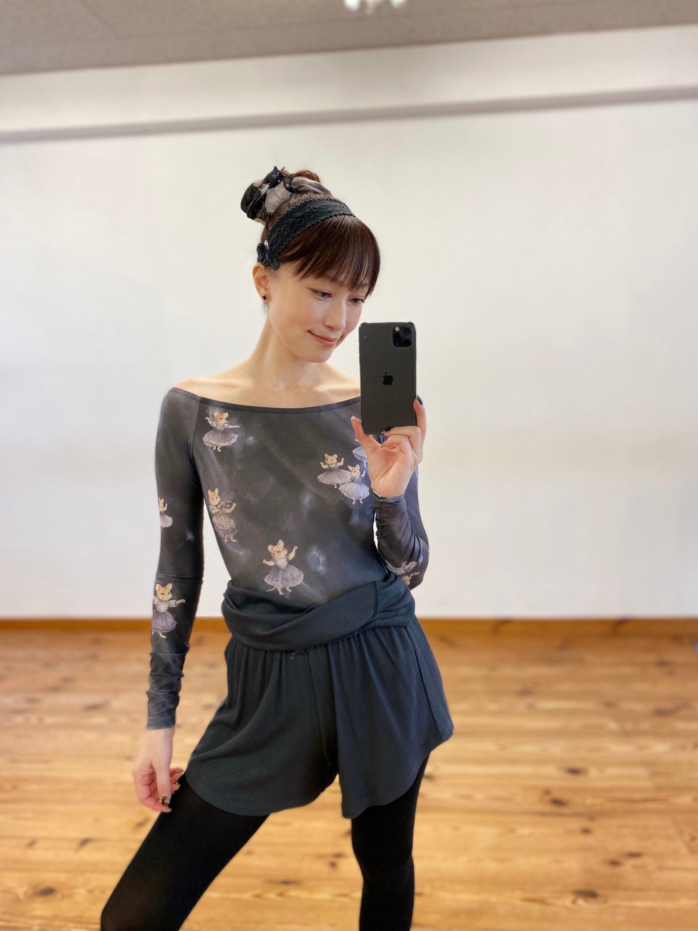 BLACK & WHITE CAT HAIR CLAW