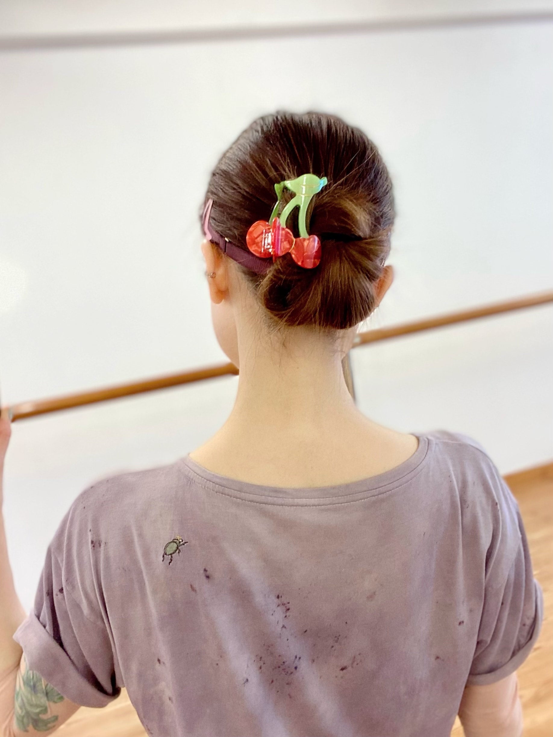 CHERRY HAIR CLAW