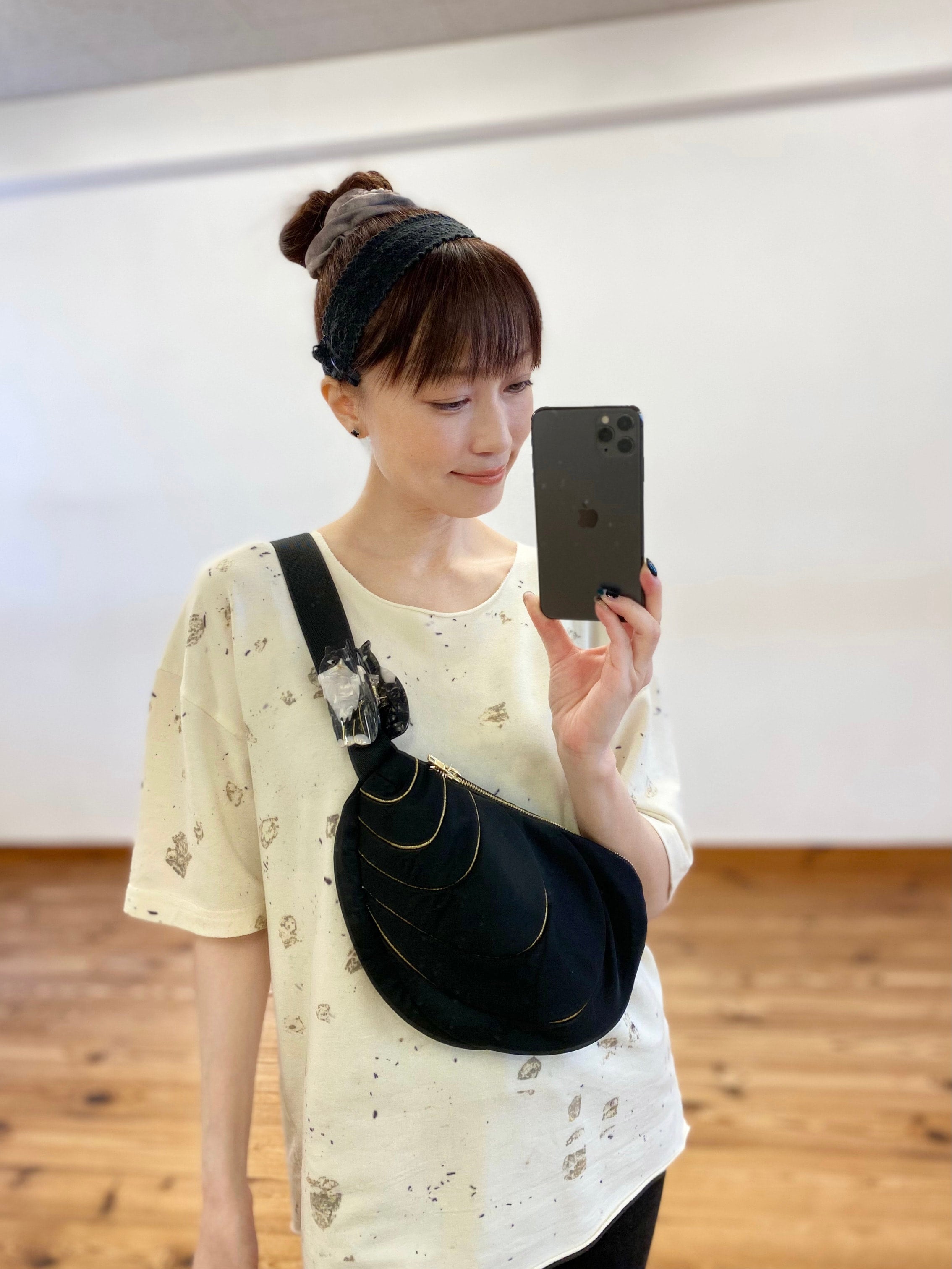 BLACK & WHITE CAT HAIR CLAW