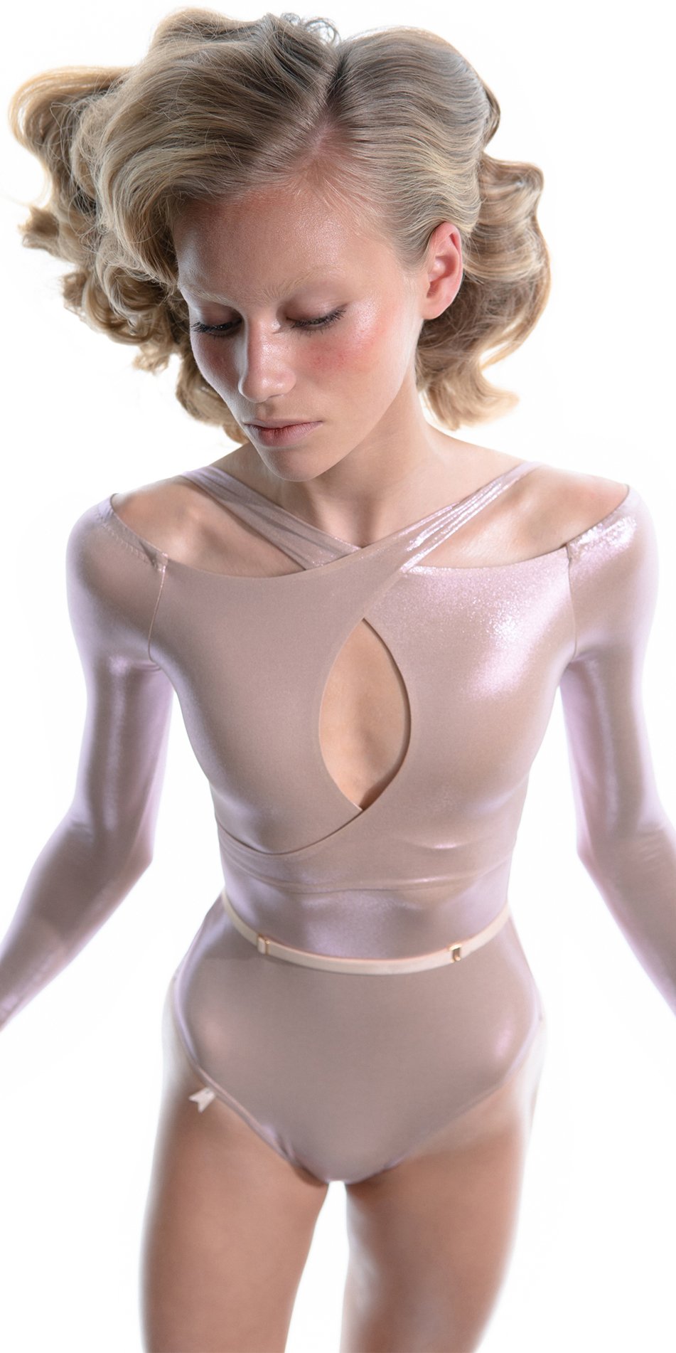 METALLIC ECLIPSE – halterneck leotard with long sleeves – metallic blush