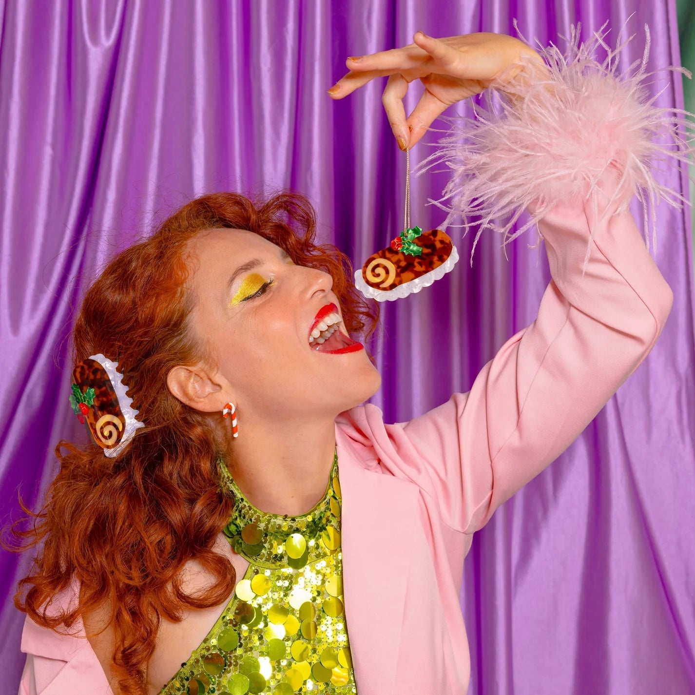 CHRISTMAS LOG CAKE HAIR CLAW