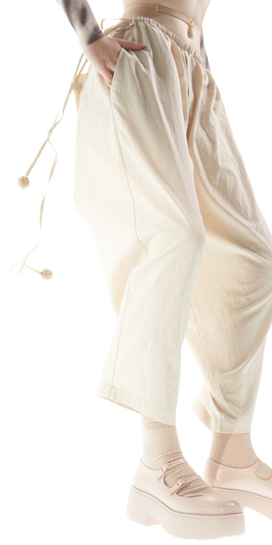 CROOKED – boyfriend baggy pants – nude