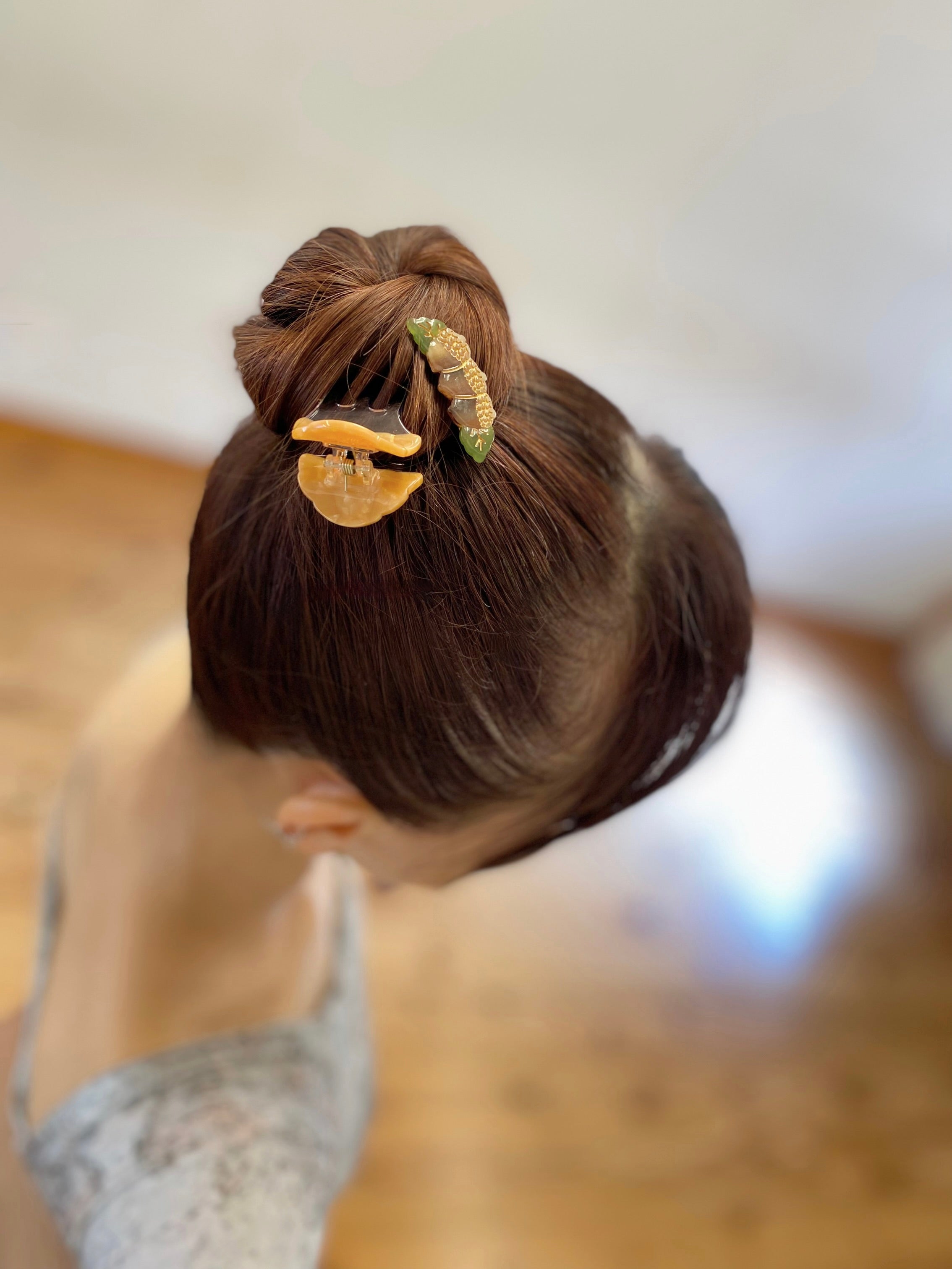 ACORNS HAIR CLIP