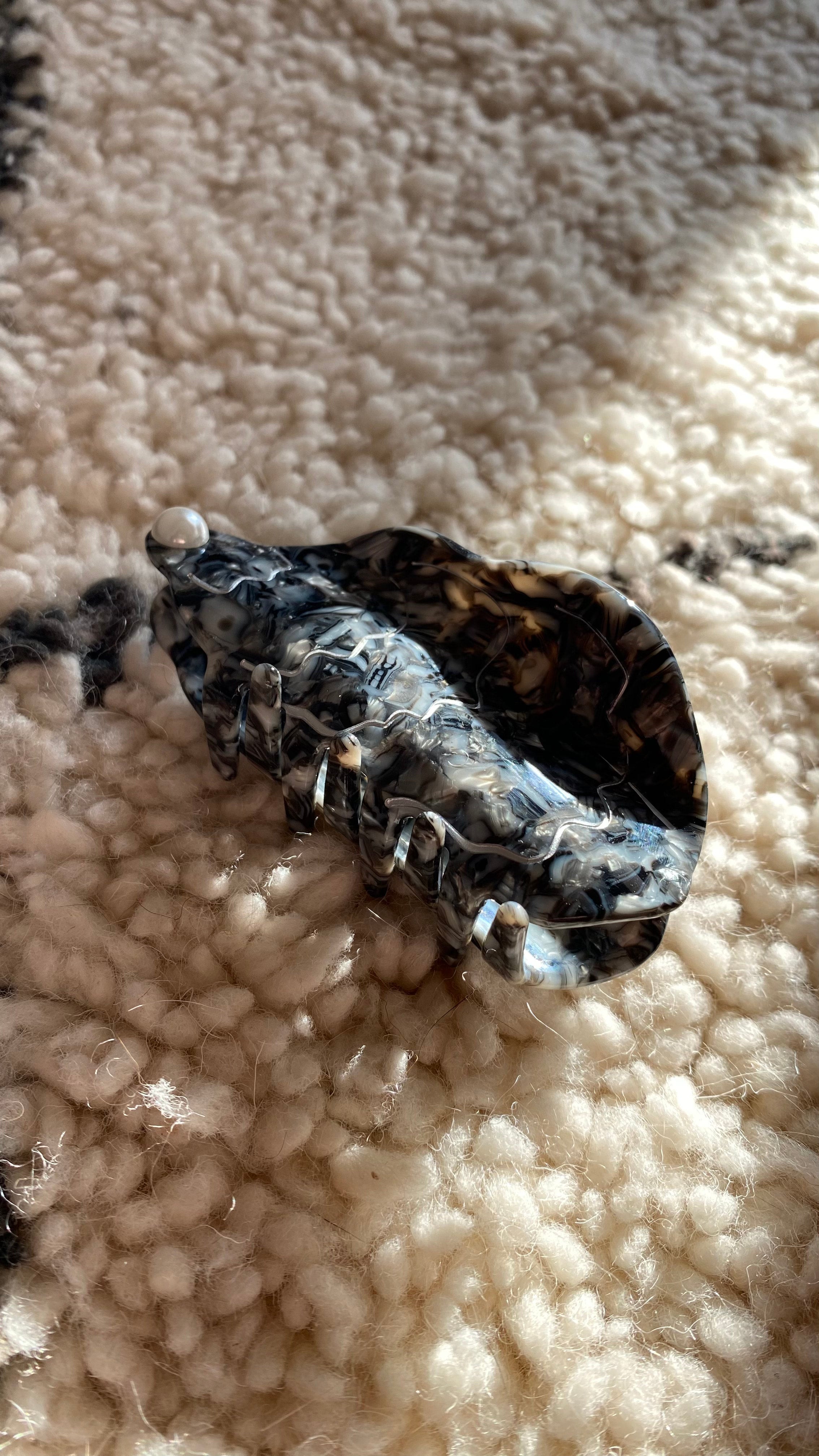 OYSTER HAIR CLAW
