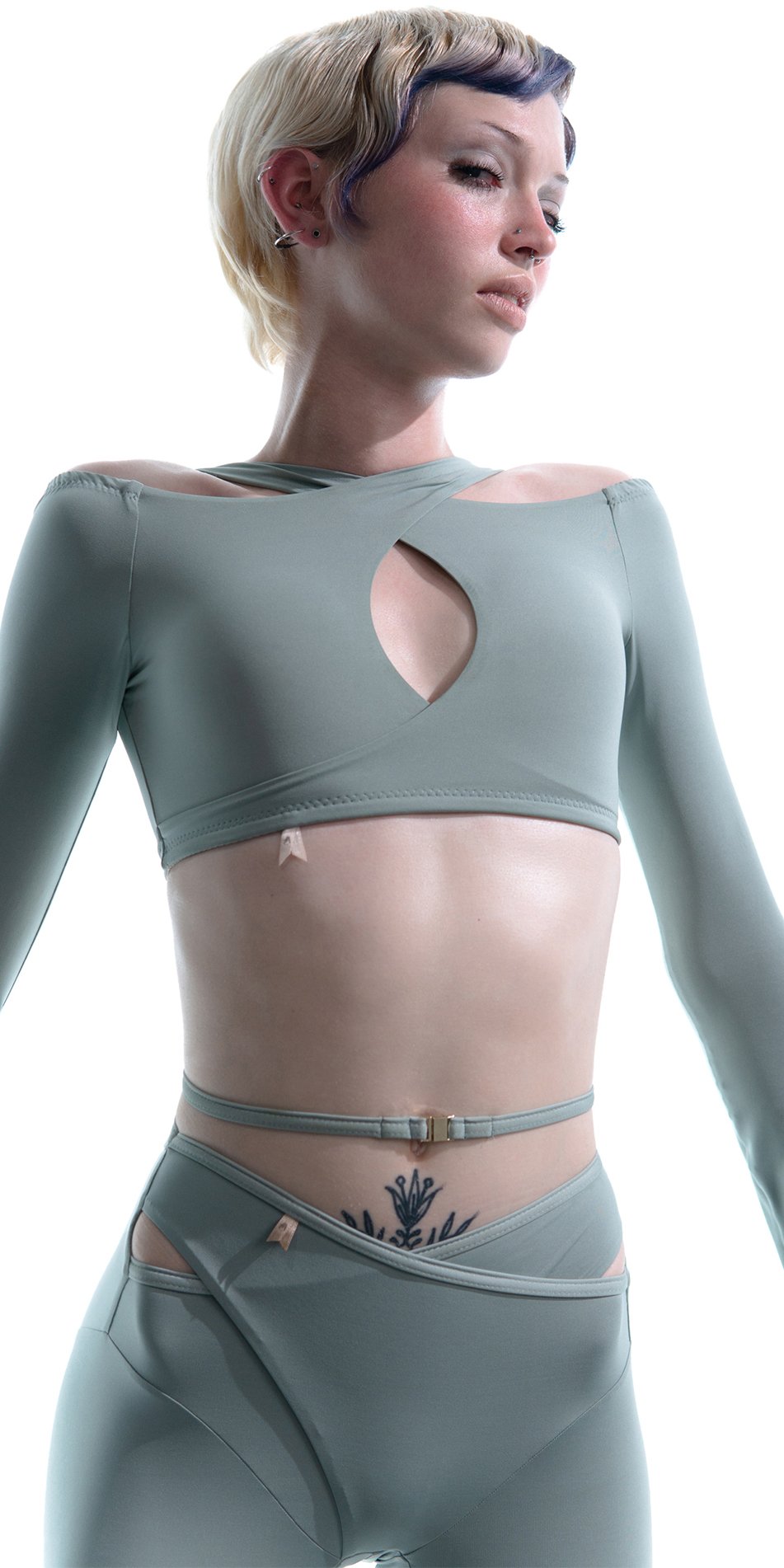 ECLIPSE – mint halterneck top with long sleeves