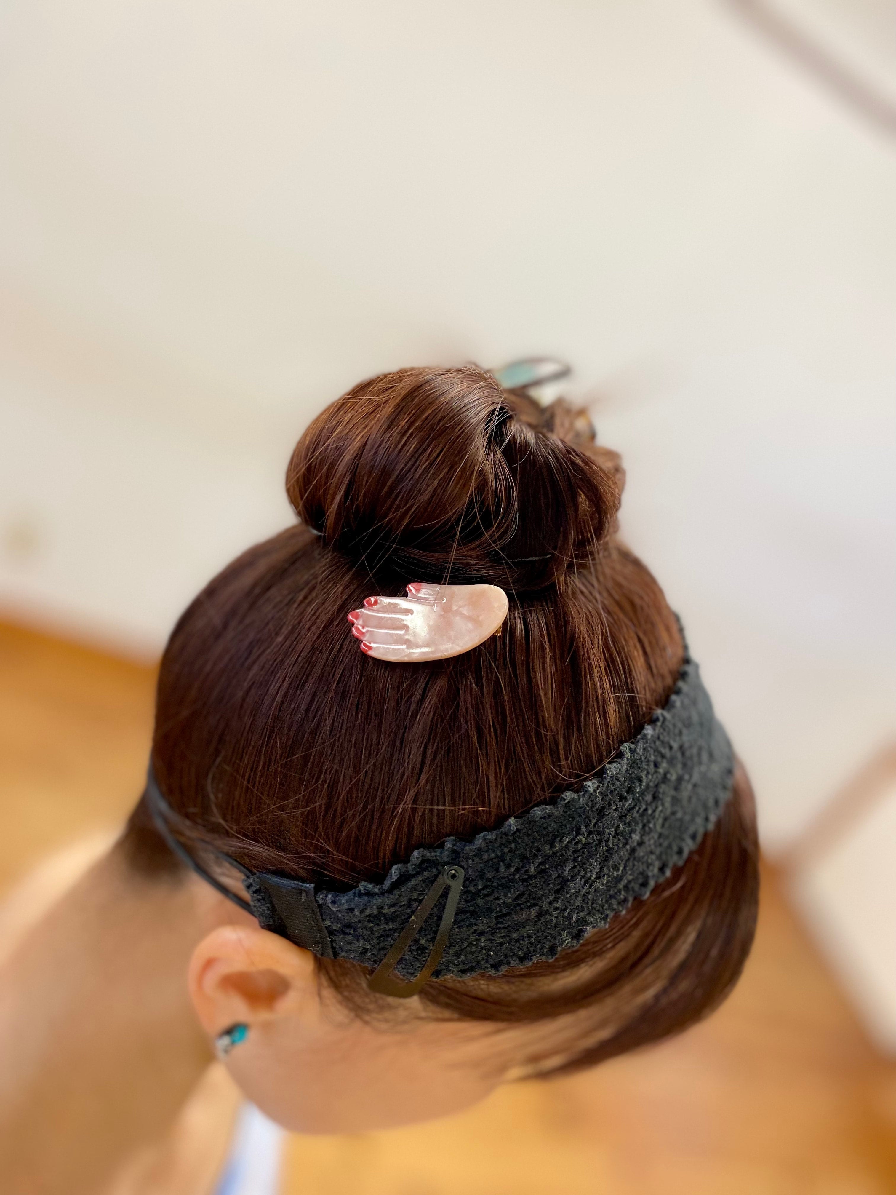 HAND HAIR CLIP - WHITE