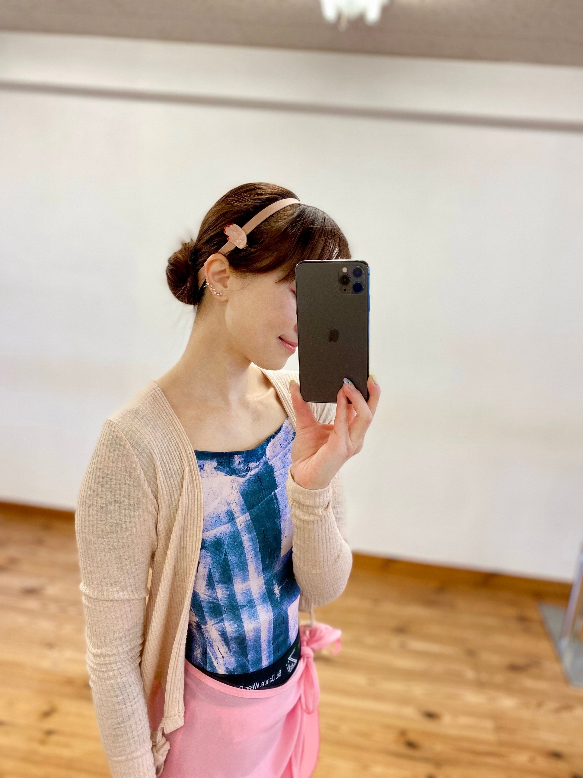 HAND HAIR CLIP - WHITE