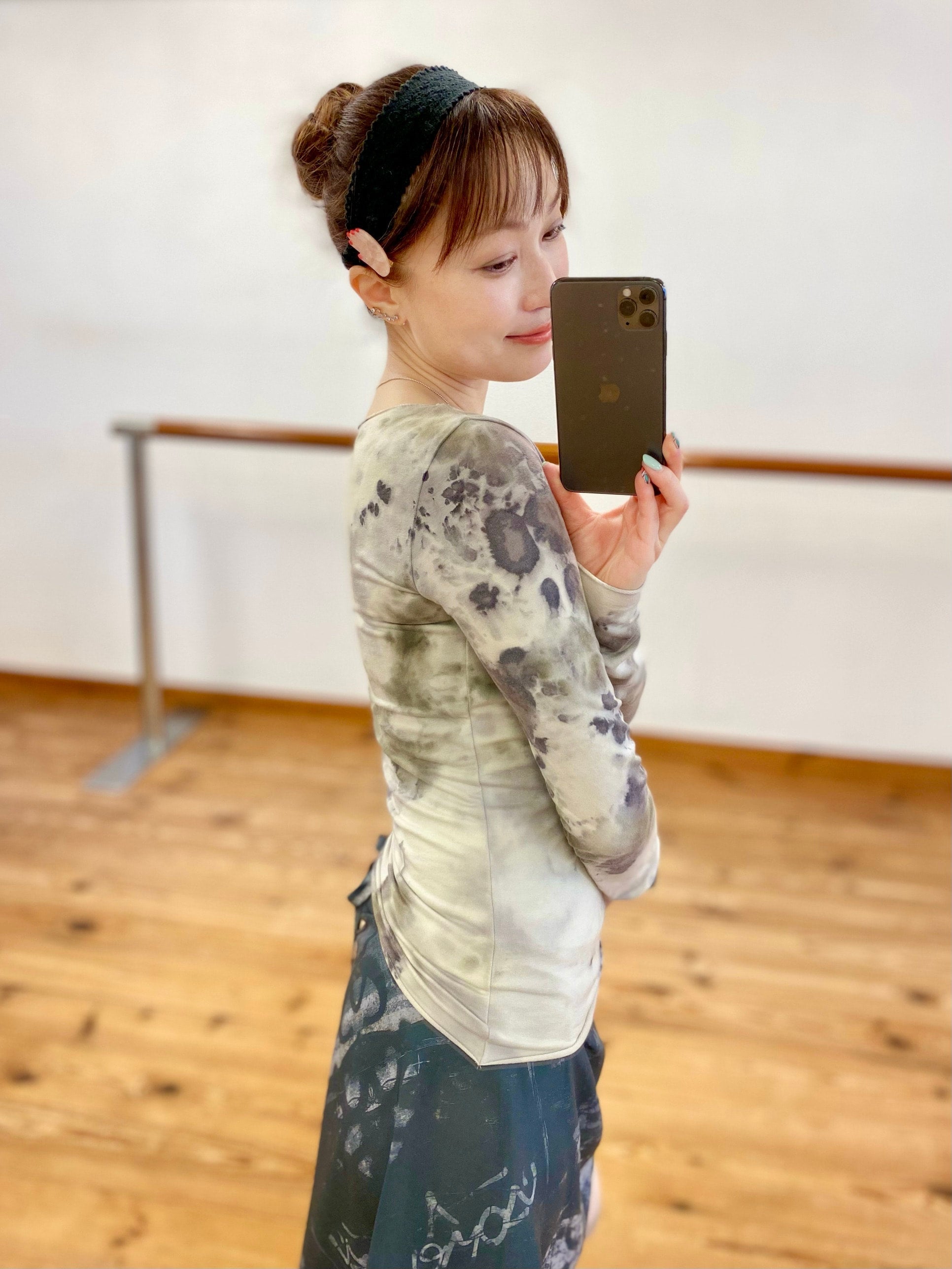 HAND HAIR CLIP - WHITE