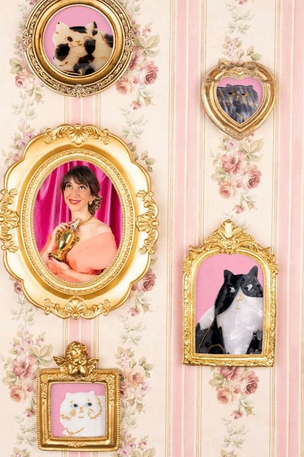 BLACK & WHITE CAT HAIR CLAW