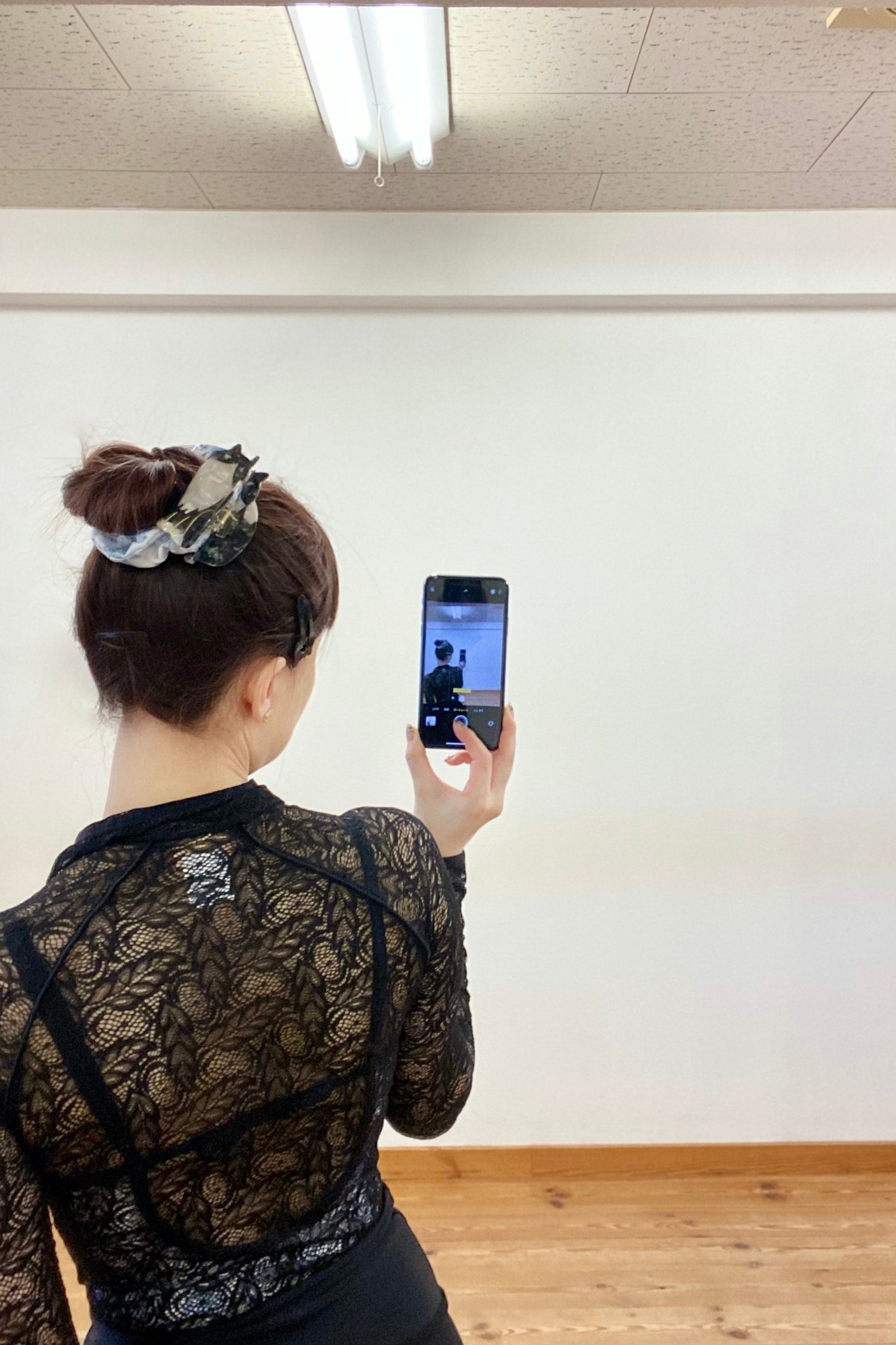 BLACK & WHITE CAT HAIR CLAW