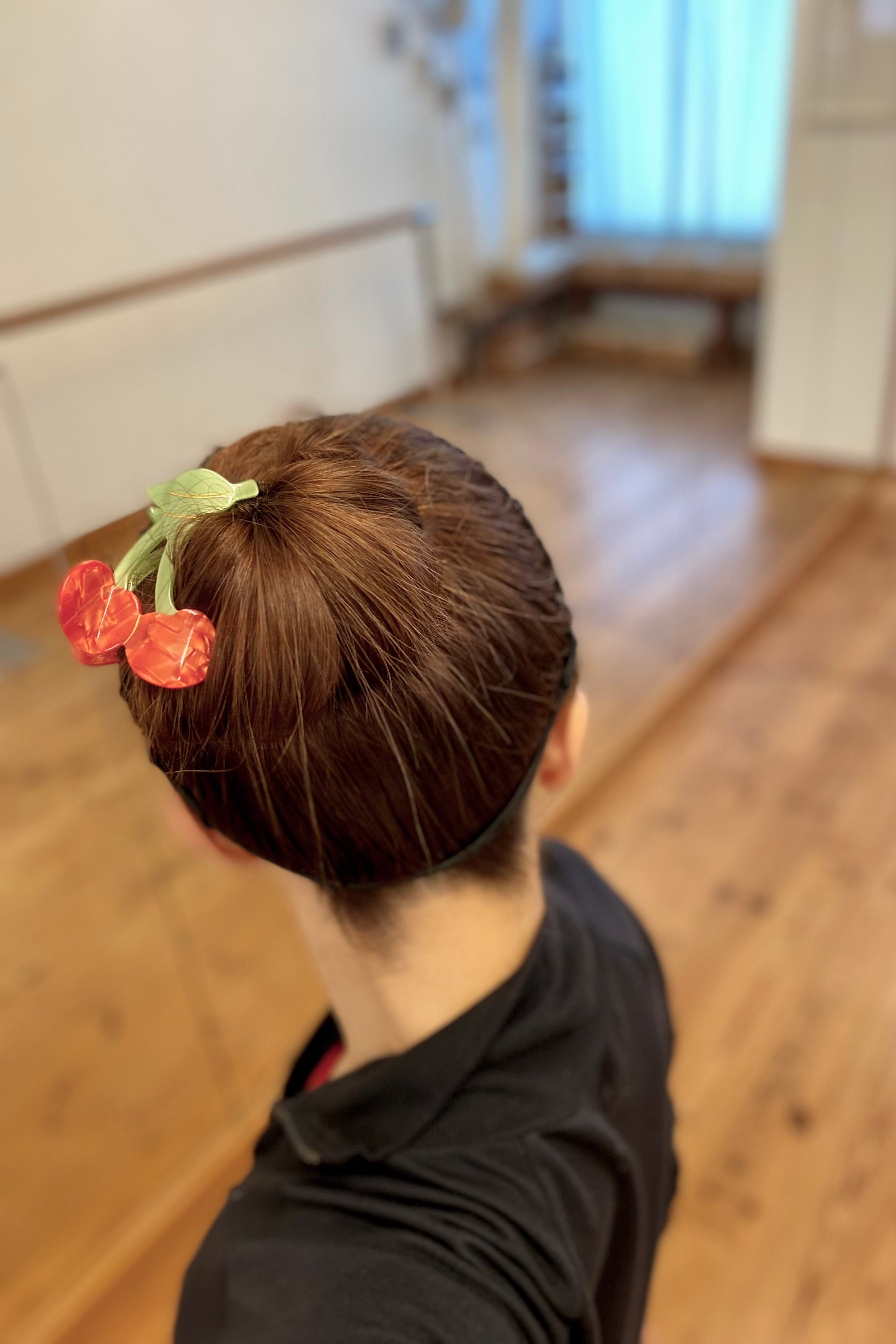 CHERRY HAIR CLAW
