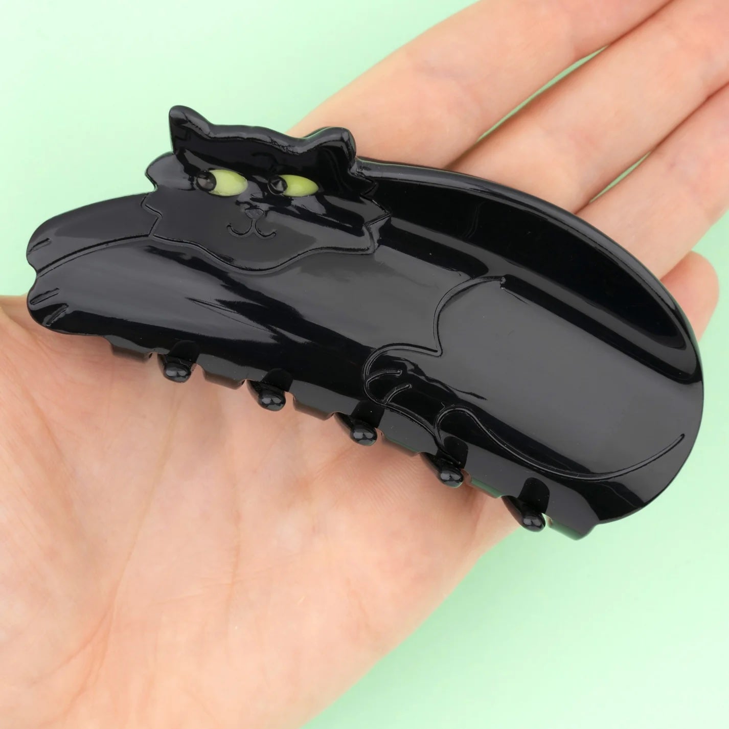 BLACK CAT HAIR CLAW