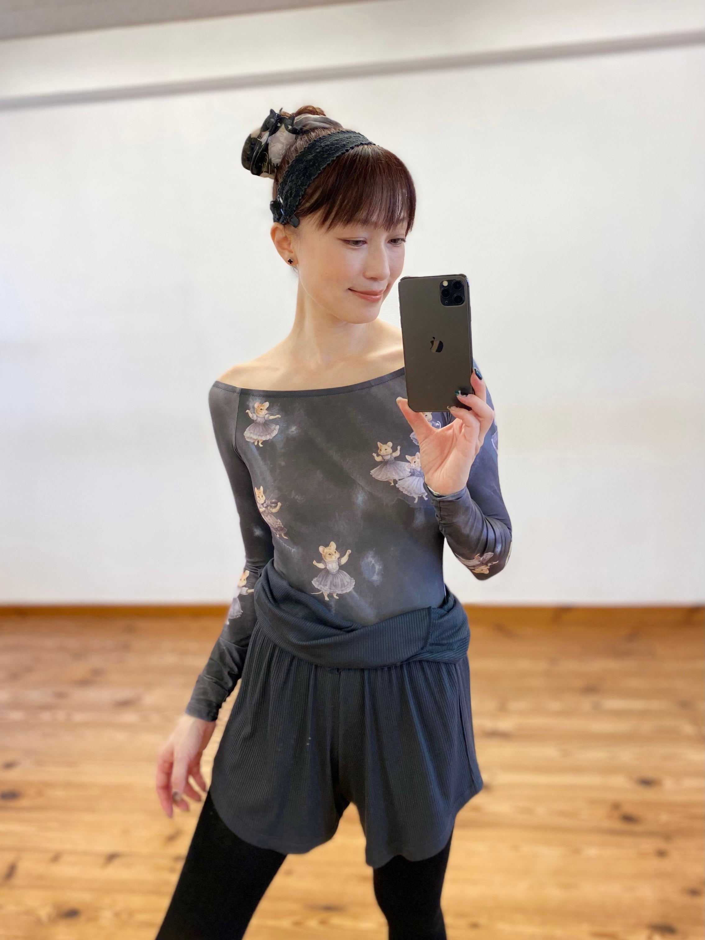 BLACK & WHITE CAT HAIR CLAW