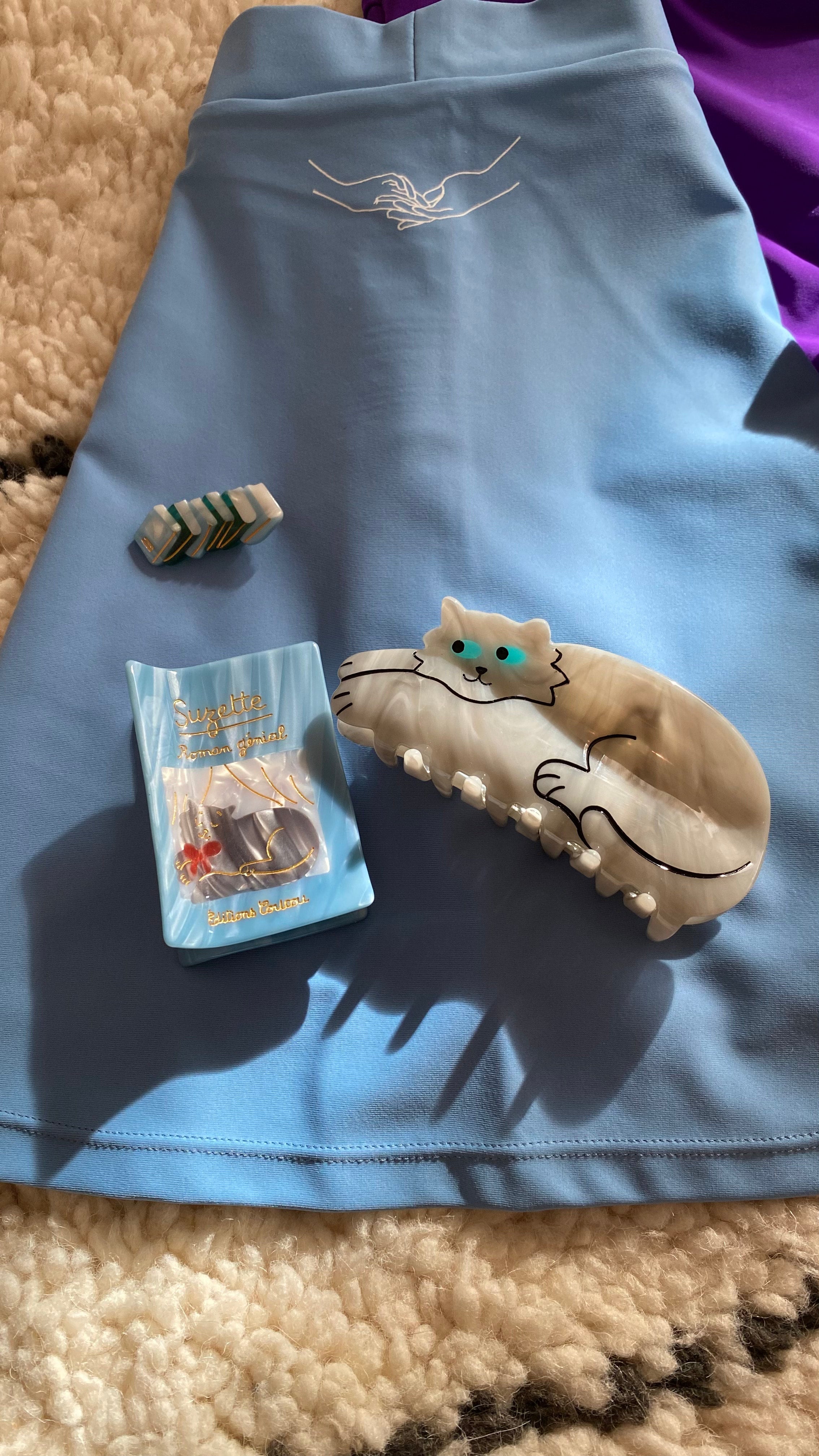 BOOK HAIR CLAW