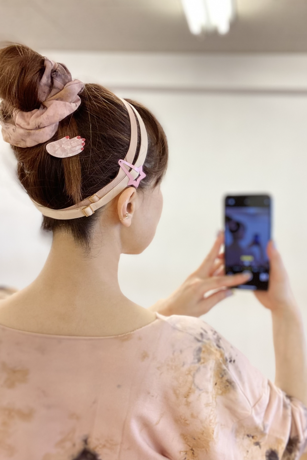 HAND HAIR CLIP - WHITE