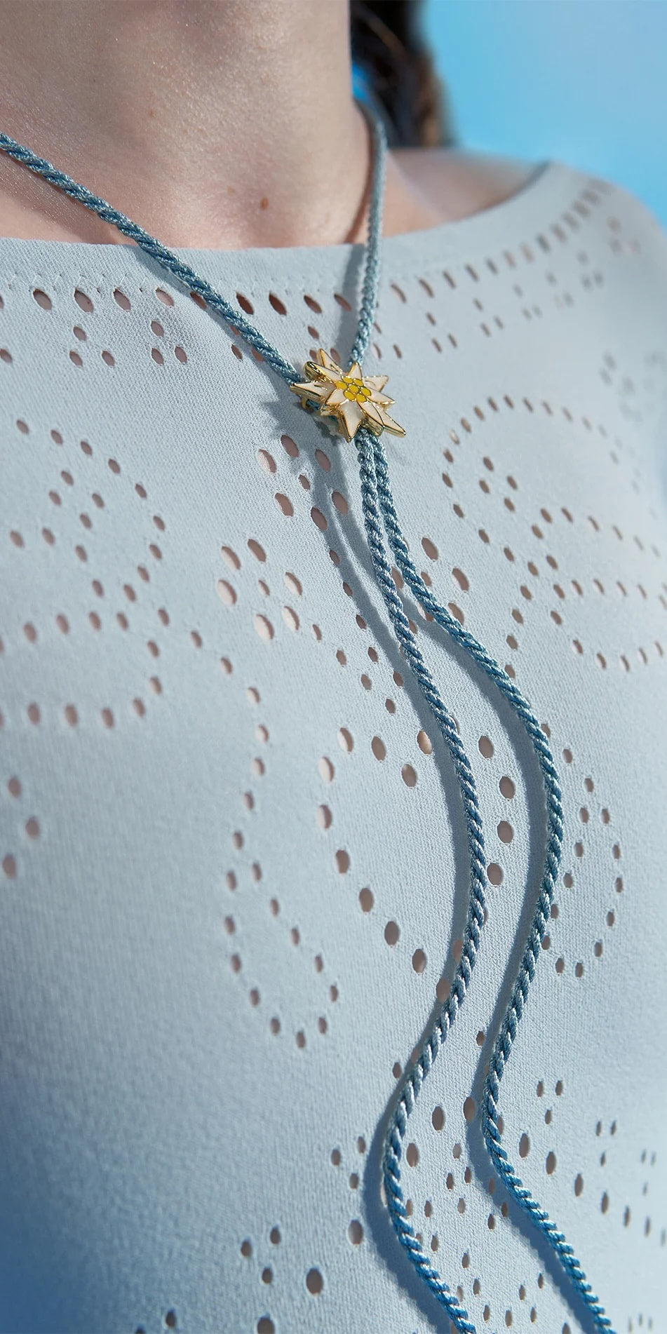 JAC EDELWEISS – pendant string tie with tassels – sky blue