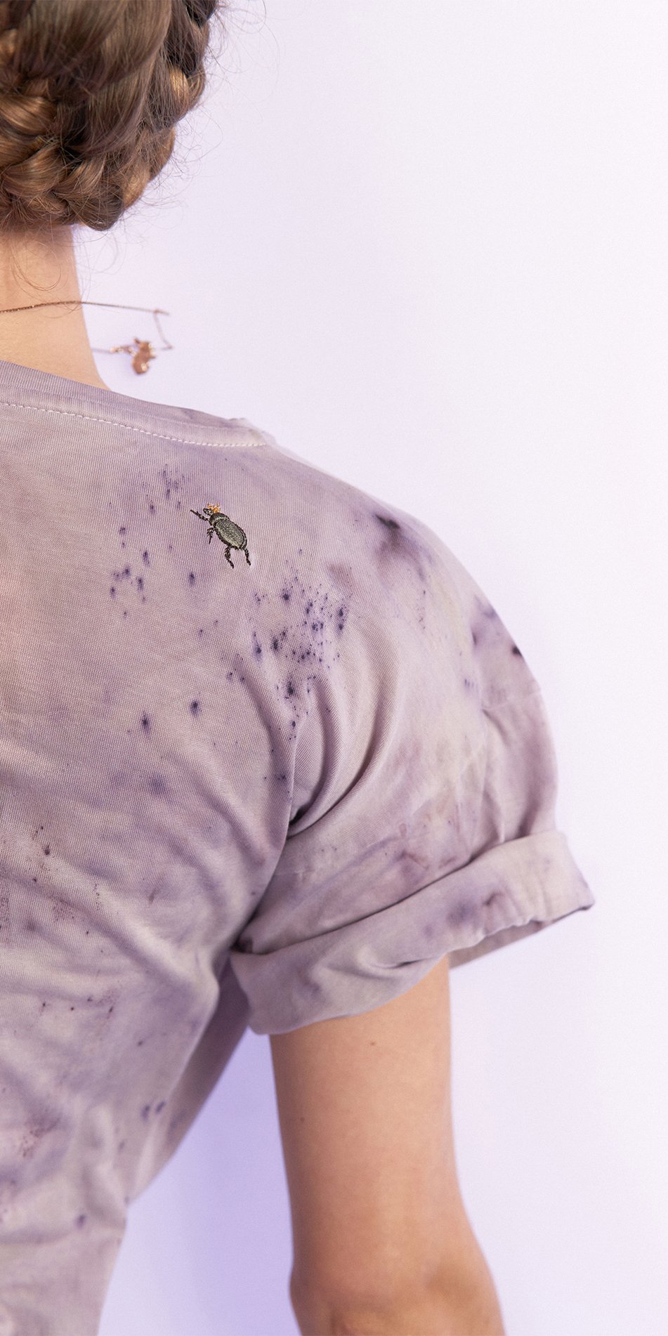 SUN-KISSED – hand dyed t-shirt with embroidered bugs – lavender/multicolor