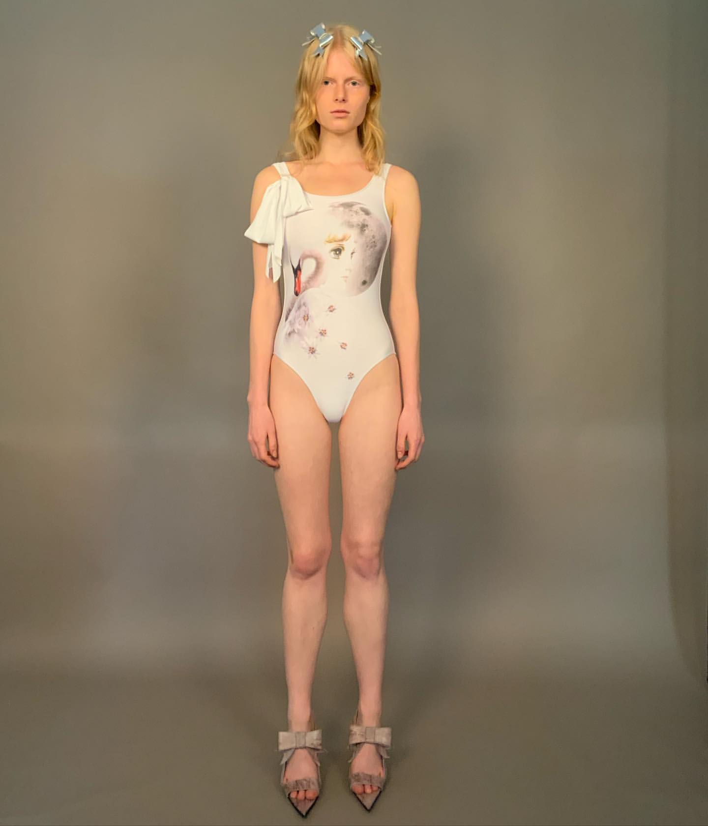 Liva Bathingsuit | Swan girl + bow