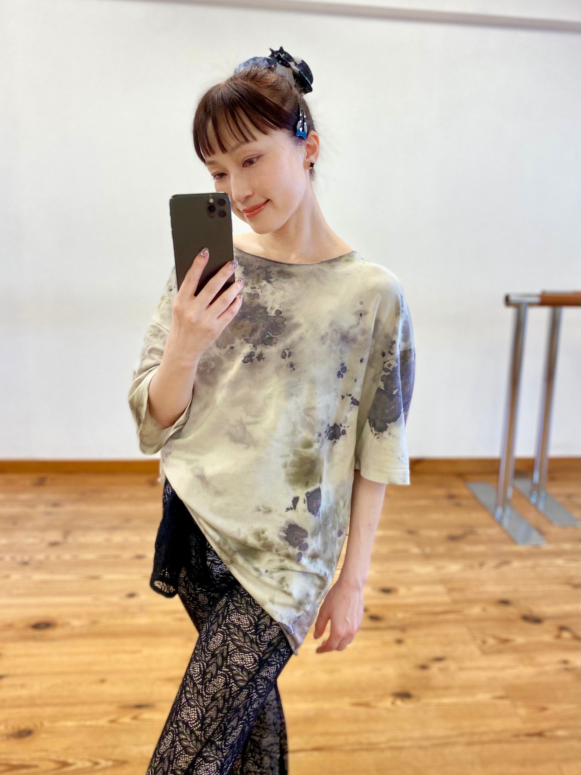 BLACK & WHITE CAT HAIR CLAW