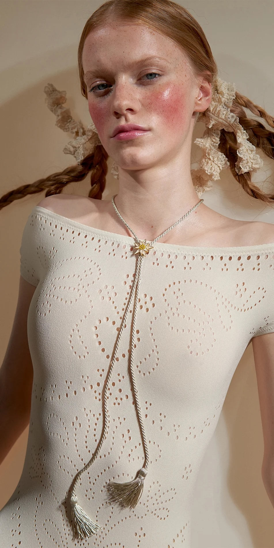 JAC EDELWEISS – pendant string tie with tassels – ivory