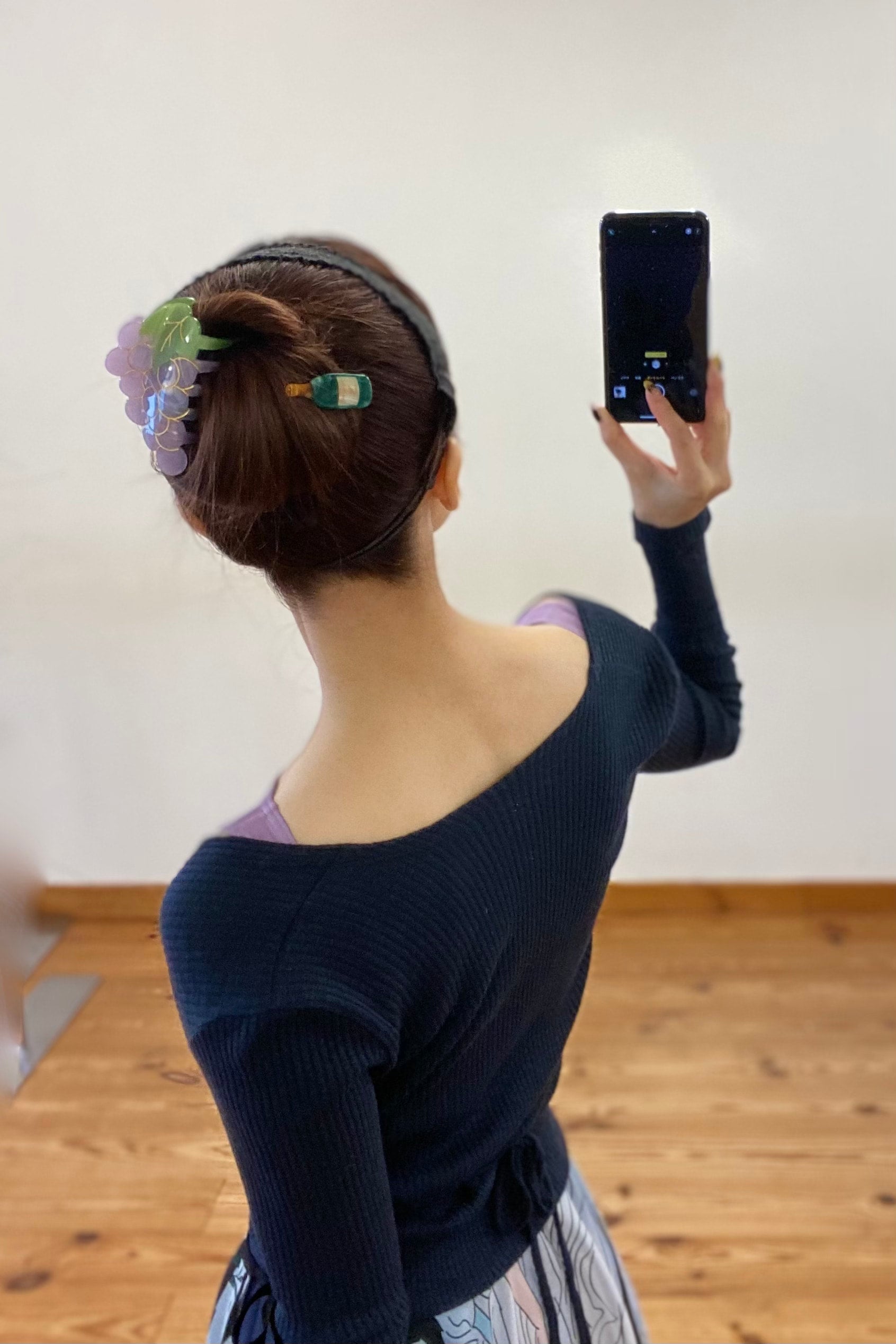 WINE HAIR CLIP