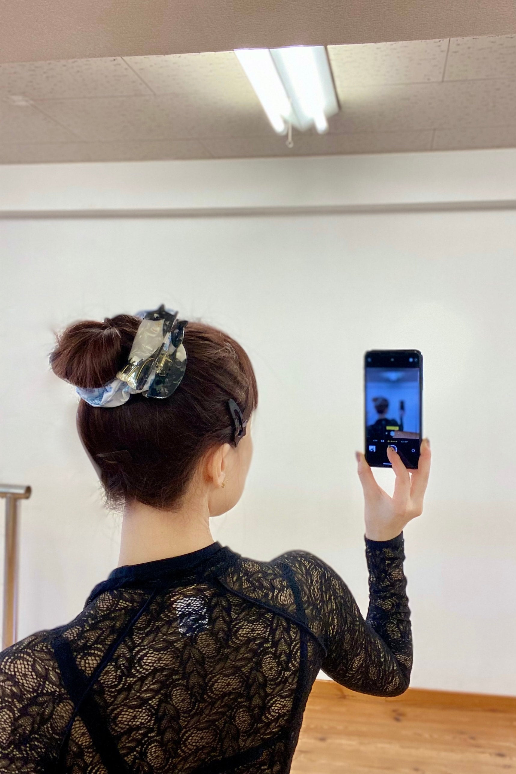 BLACK & WHITE CAT HAIR CLAW