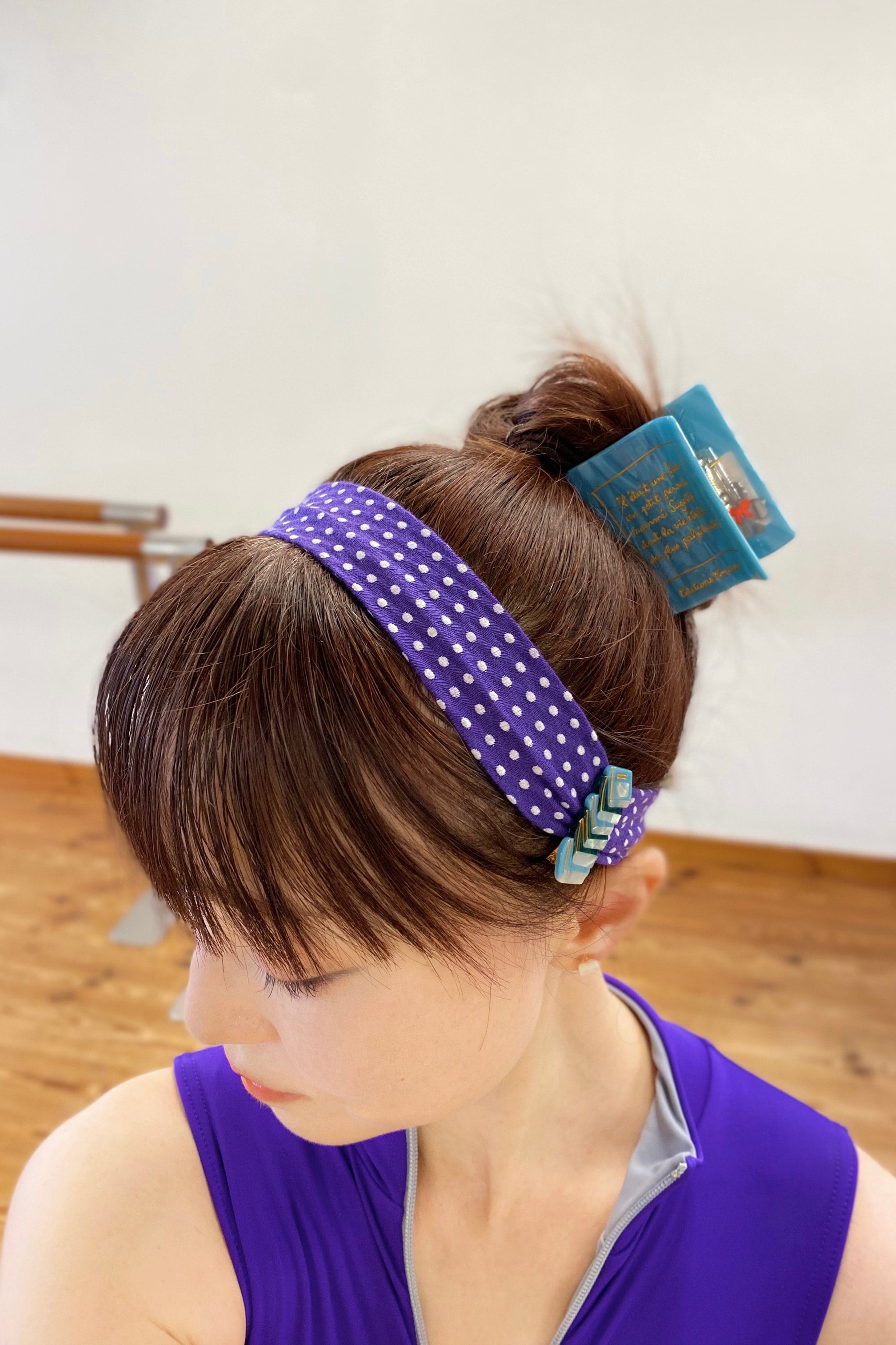 BOOK HAIR CLAW