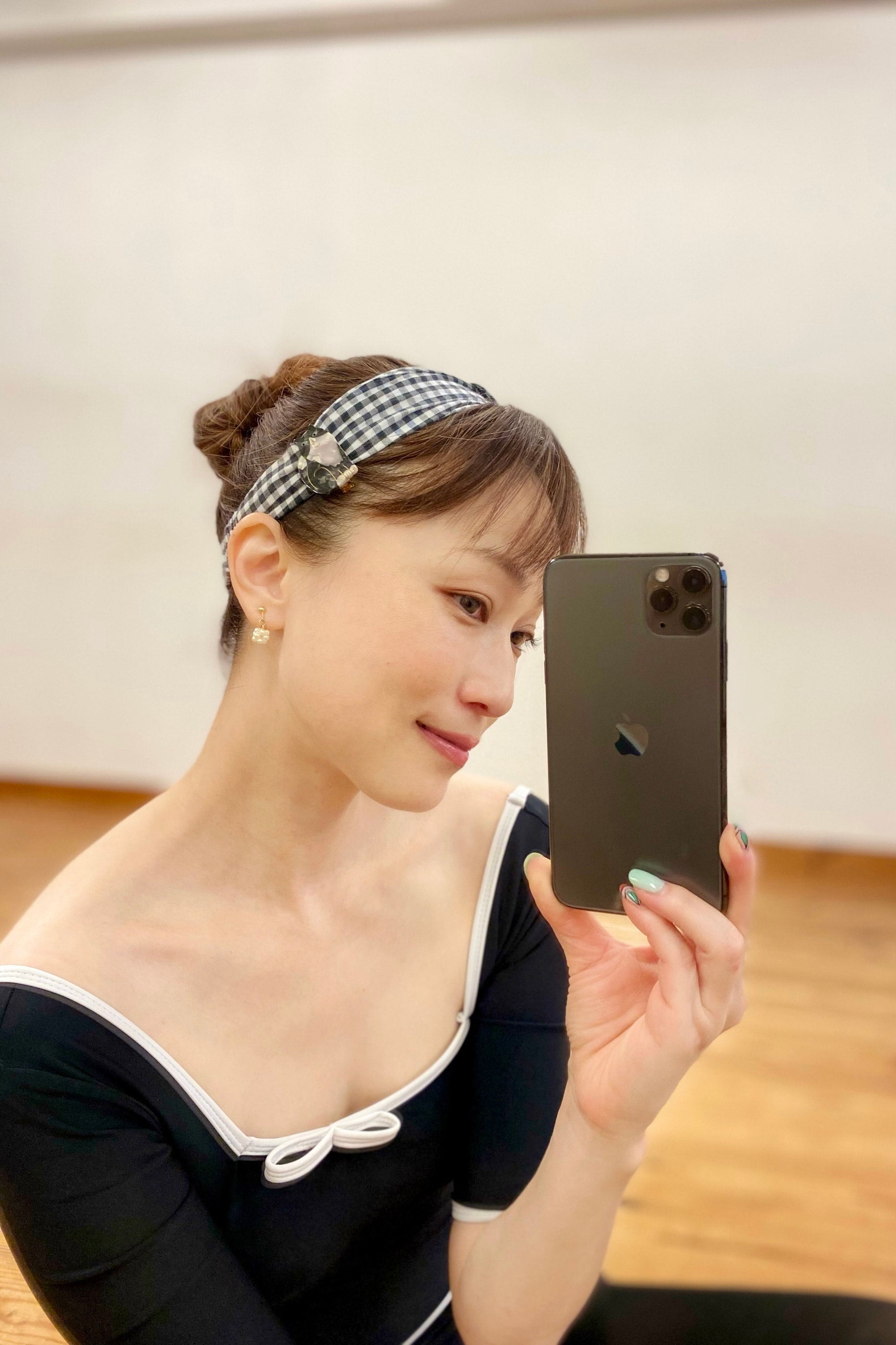 BLACK & WHITE CAT HAIR CLIP