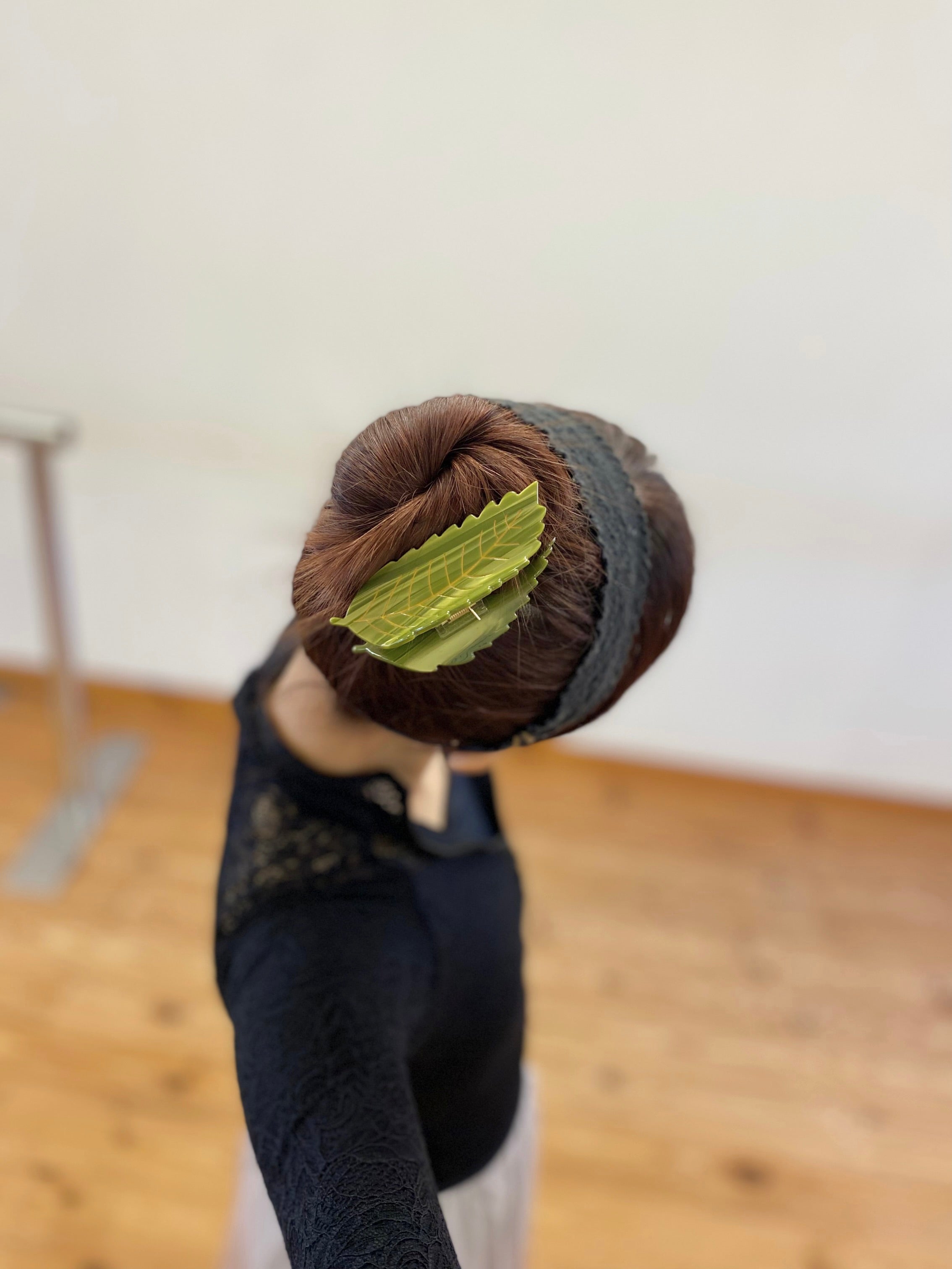CHESTNUT LEAF HAIR CLAW
