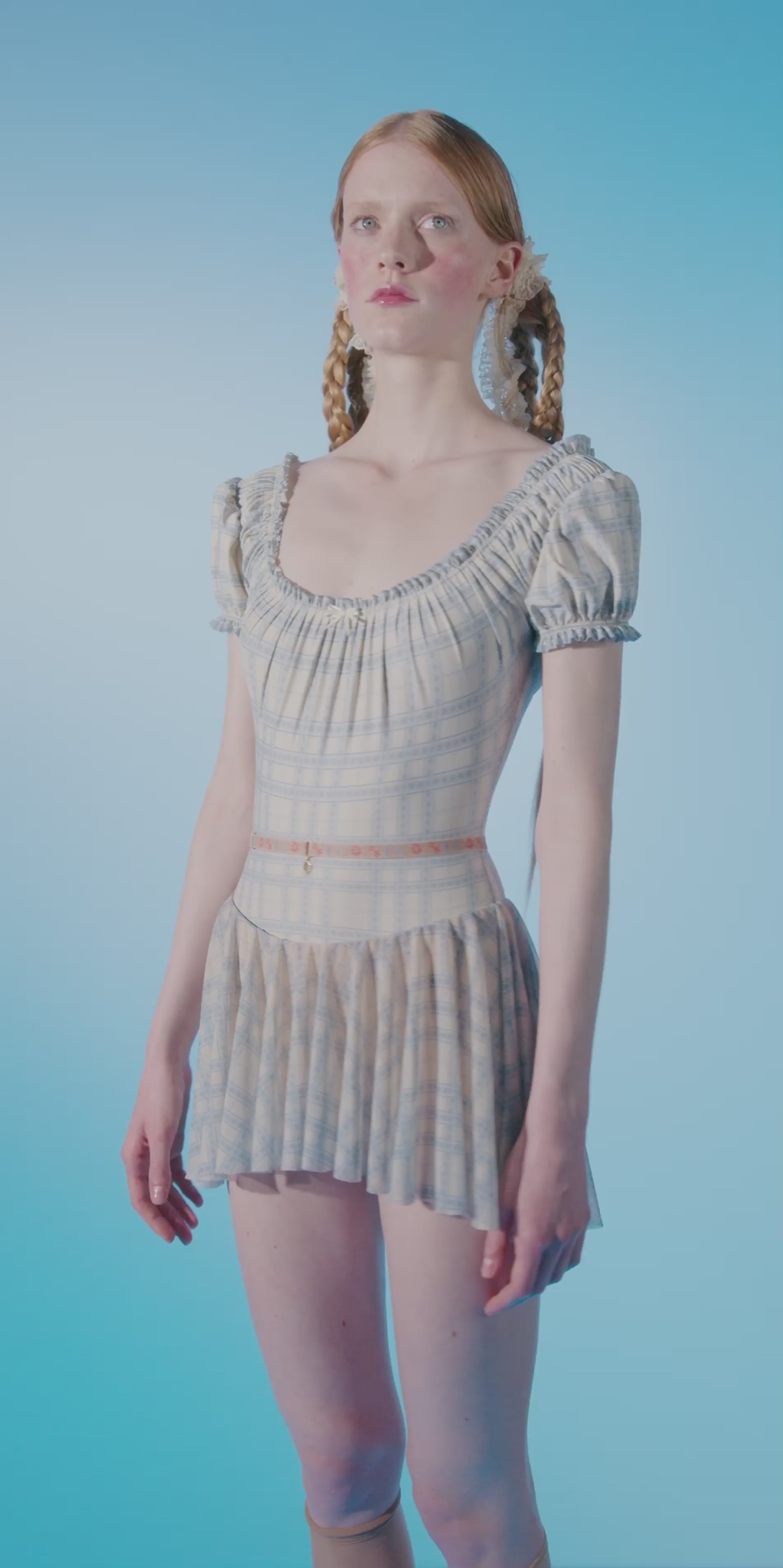 GINGHAM MAIDEN – ruched décoletté leotard with puff sleeves | SKY BLUE