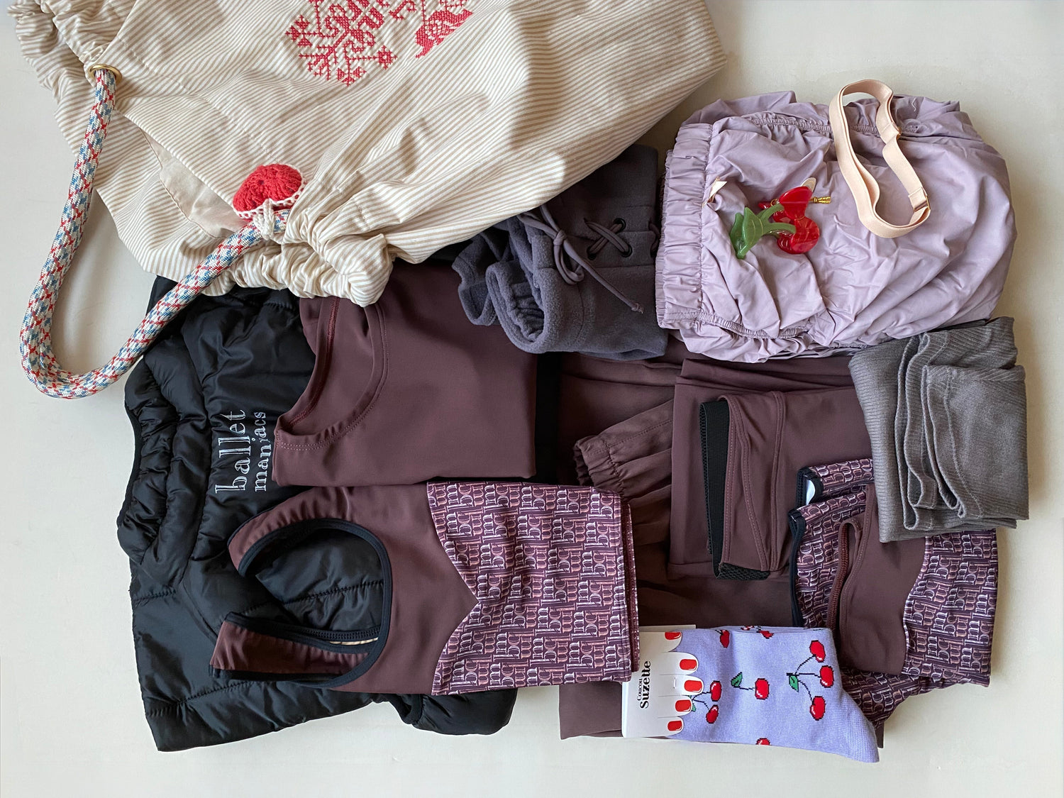 STYLING JOURNAL vol.15：Cherry mocha が導く冬の調和〜12アイテムから紡ぐ6つのスタイリング〜