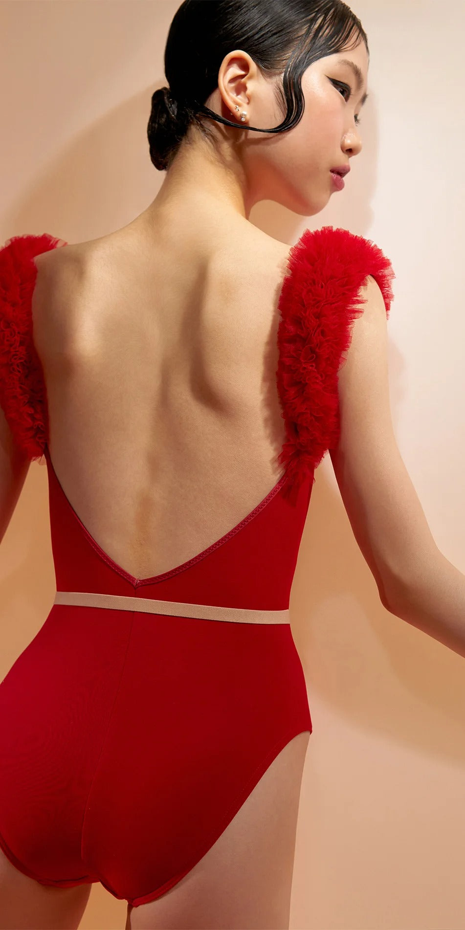 ［予約アイテム］CHANTILLY – ruffle tulle décolleté leotard – cherry red