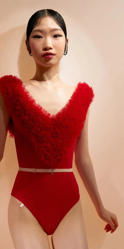 ［予約アイテム］CHANTILLY – ruffle tulle décolleté leotard – cherry red