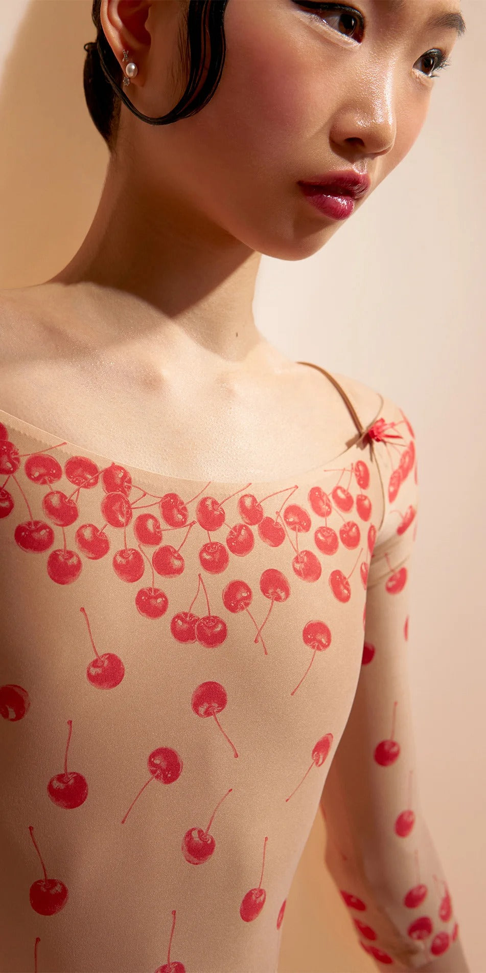 ［予約アイテム］CHERRY VALENTINE – off-shoulder leotard with bracelet sleeves – cherry valentine