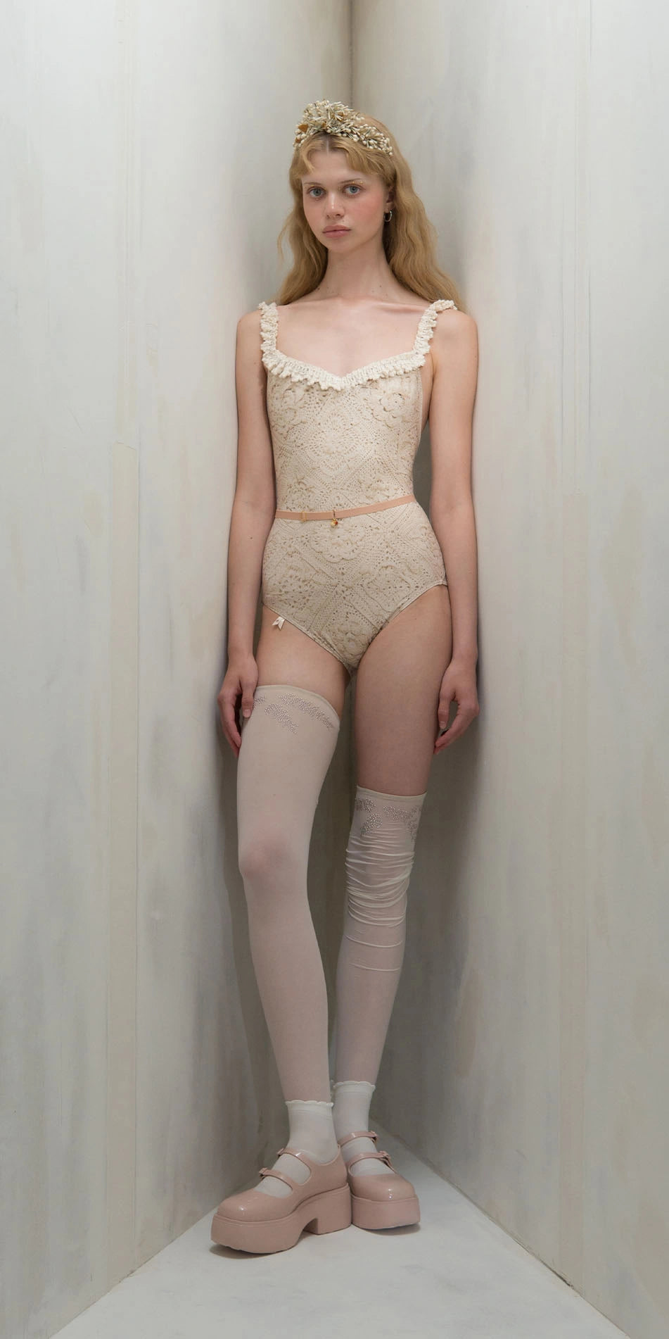 ［予約アイテム］CROCHET – printed camisole leotard with crochet trim – edelweiss