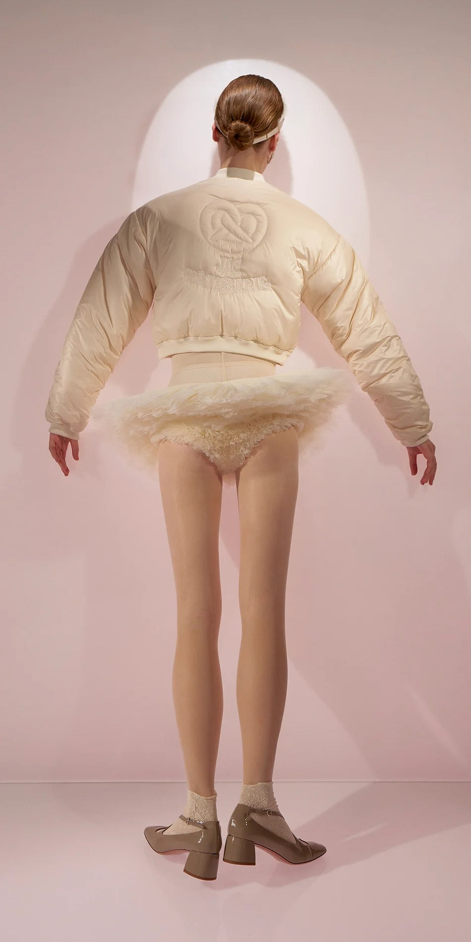［予約アイテム］EMBROIDERED PÂTISSERIE – warming bomber jacket – edelweiss