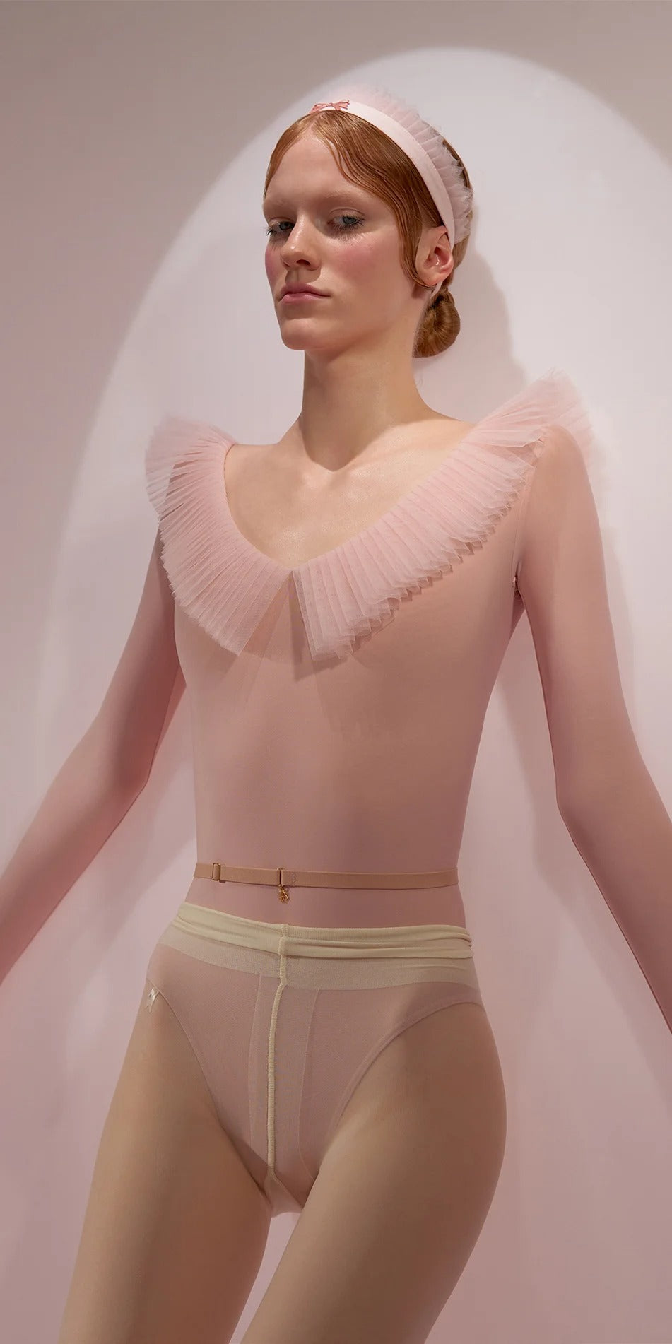 ［予約アイテム］GRAND – décolleté leotard with pleated tutu collar – baby blush