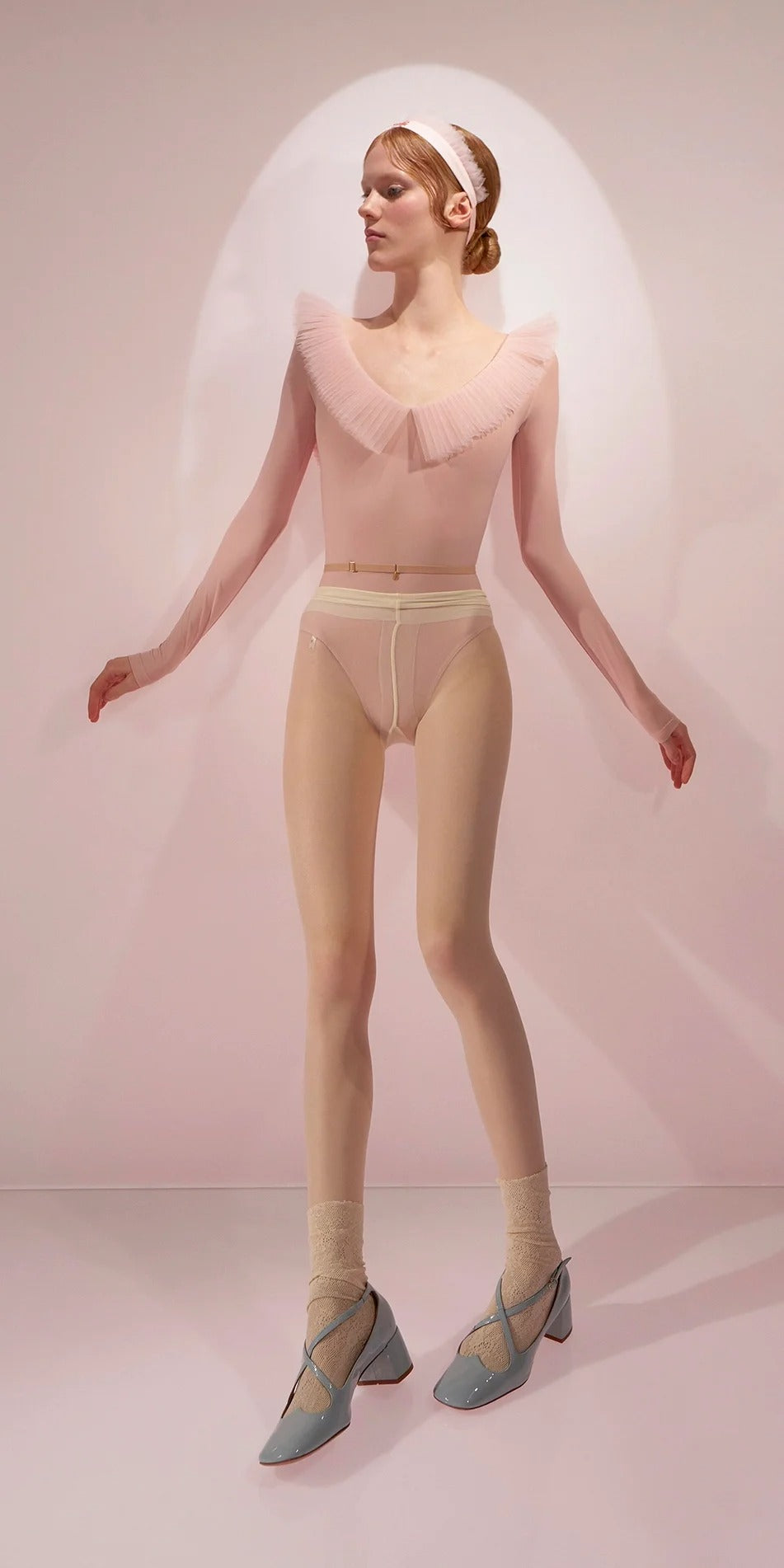 ［予約アイテム］GRAND – décolleté leotard with pleated tutu collar – baby blush