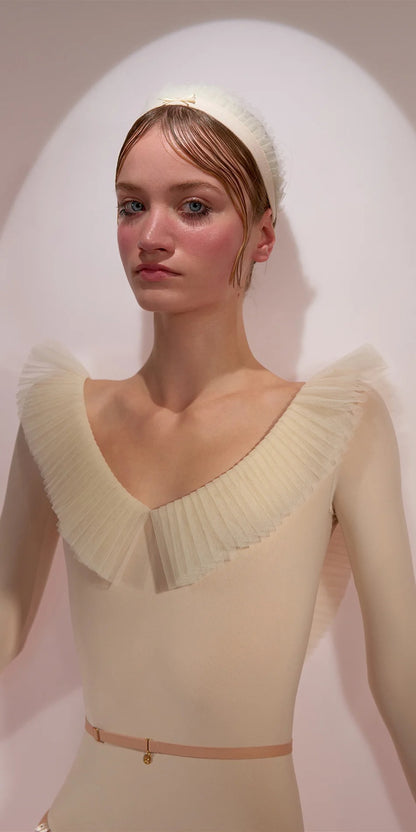 ［予約アイテム］GRAND – décolleté leotard with pleated tutu collar – edelweiss
