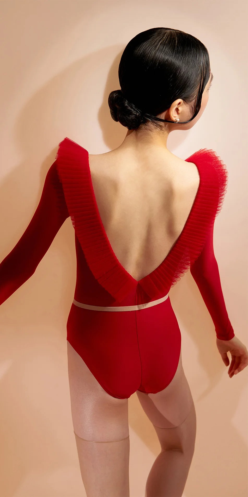 ［予約アイテム］GRAND – décolleté leotard with pleated tutu collar – cherry red