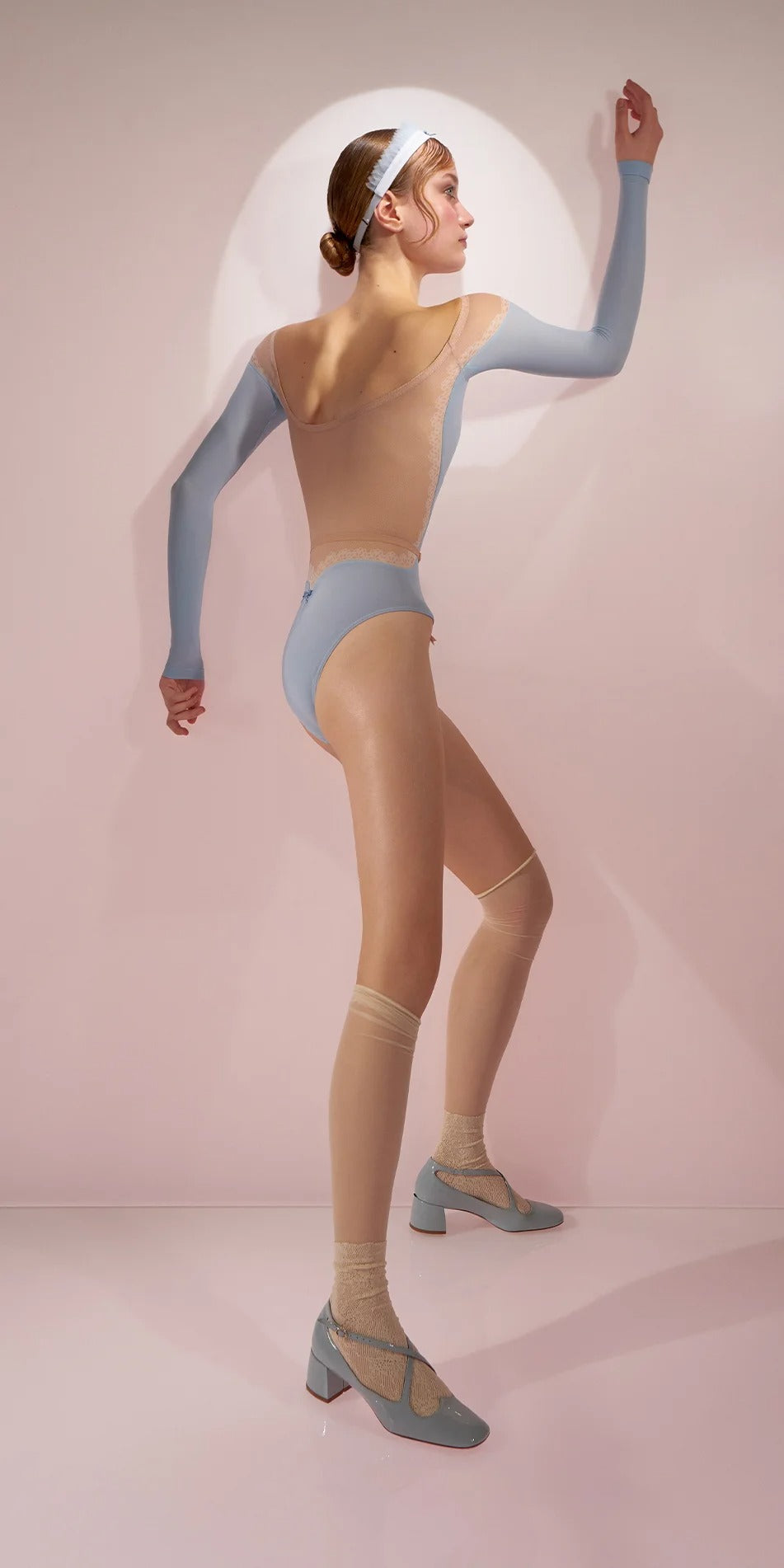 ［予約アイテム］HOURGLASS – lace napkin boatneck leotard – baby blue