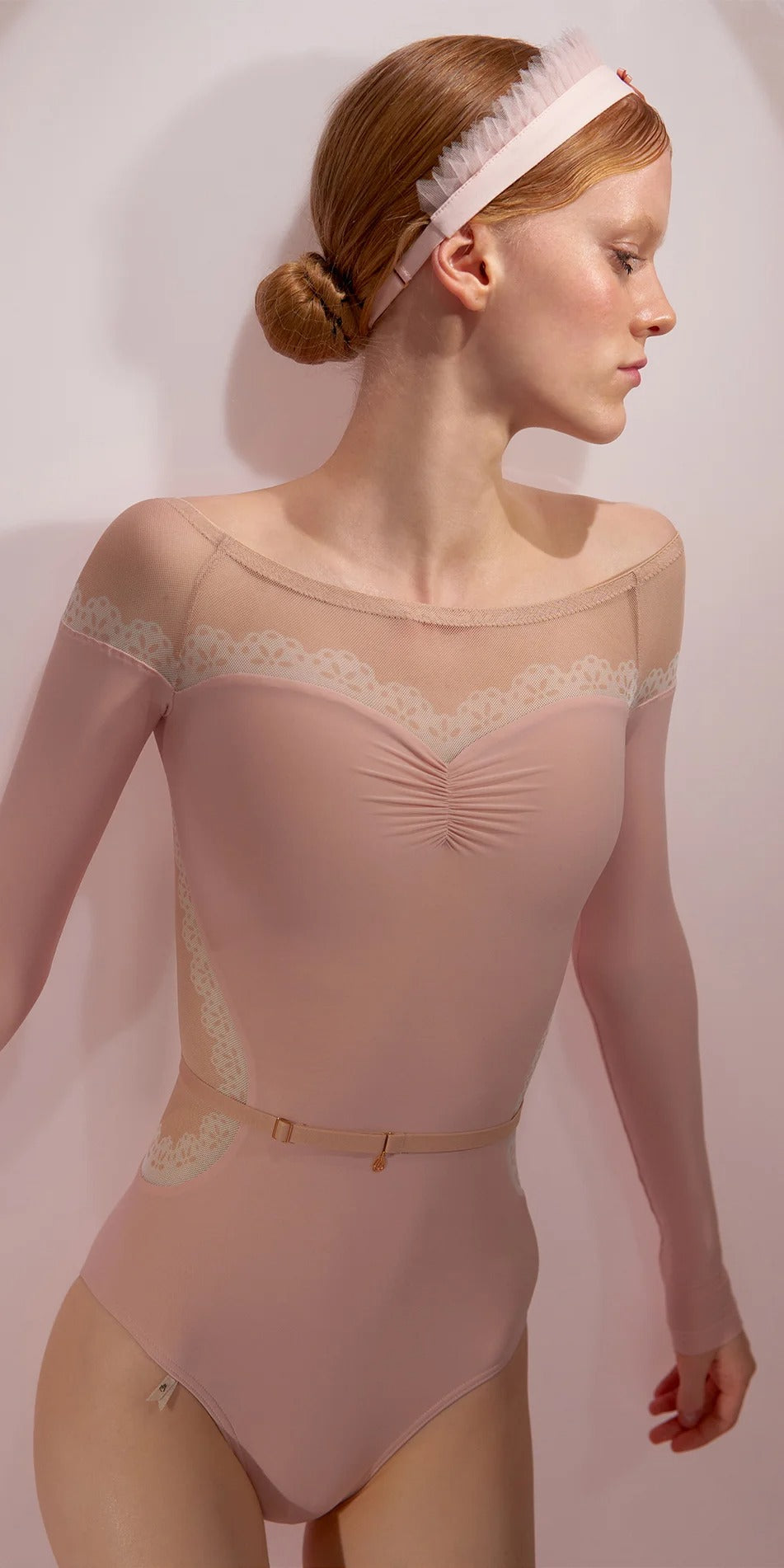 ［予約アイテム］HOURGLASS – lace napkin boatneck leotard – baby blush