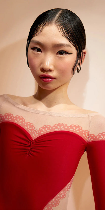 ［予約アイテム］HOURGLASS – lace napkin boatneck leotard – cherry red
