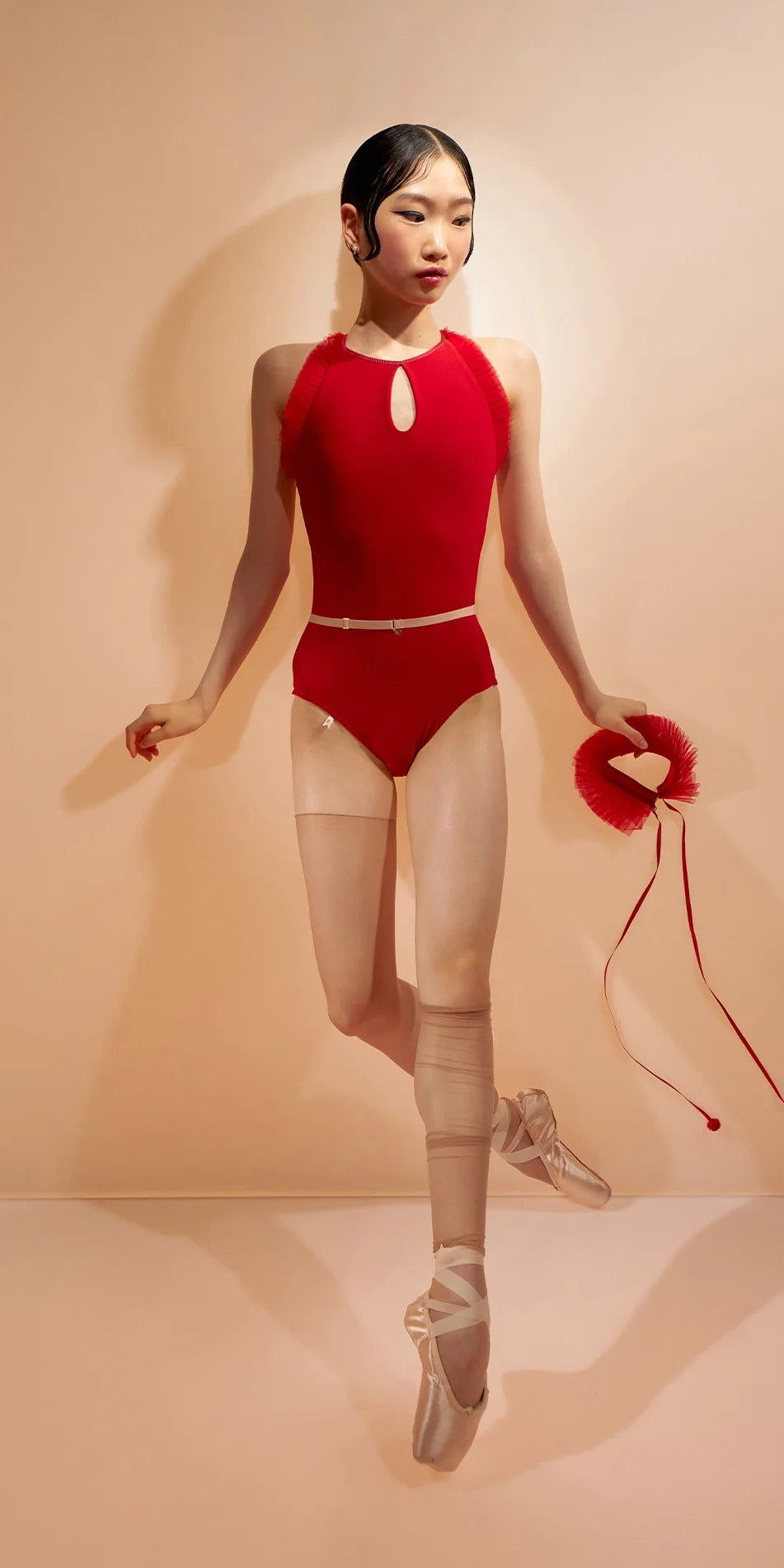 ［予約アイテム］MINI’S – leotard with detachable pleated tutu collar – cherry red