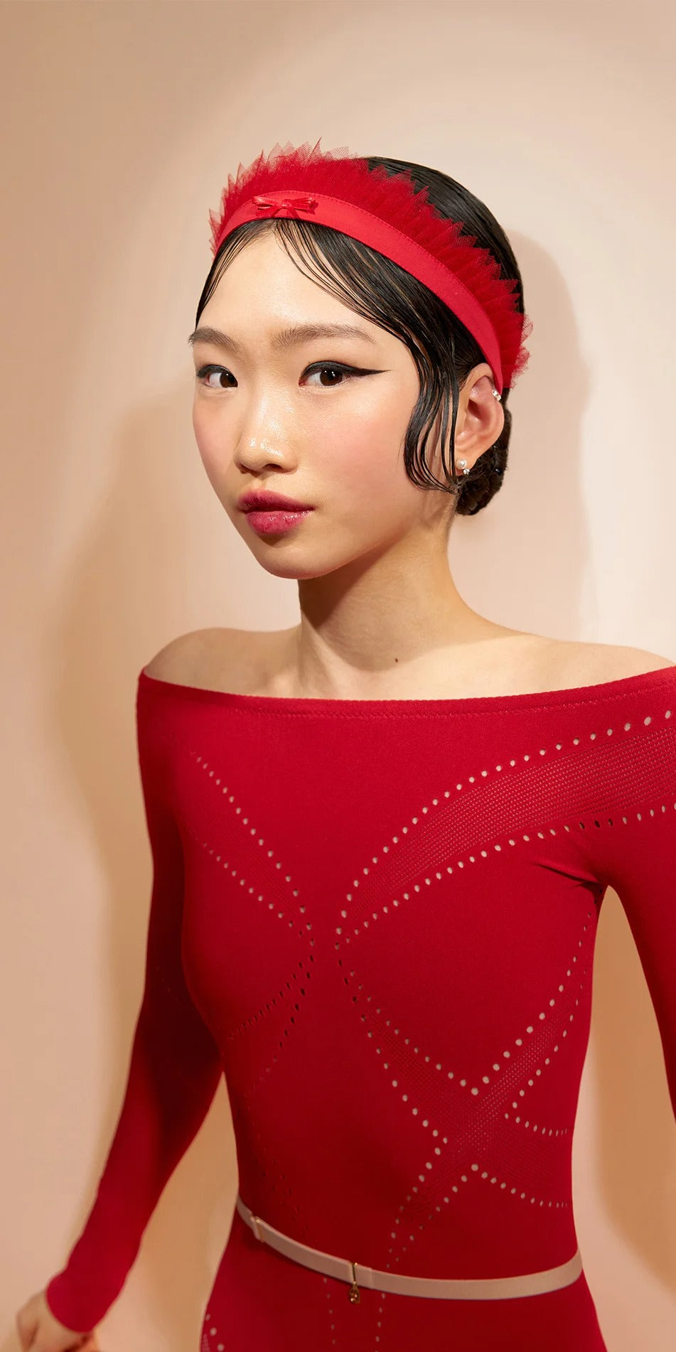 ［予約アイテム］SEAMLESS – knitted boatneck leotard – cherry red
