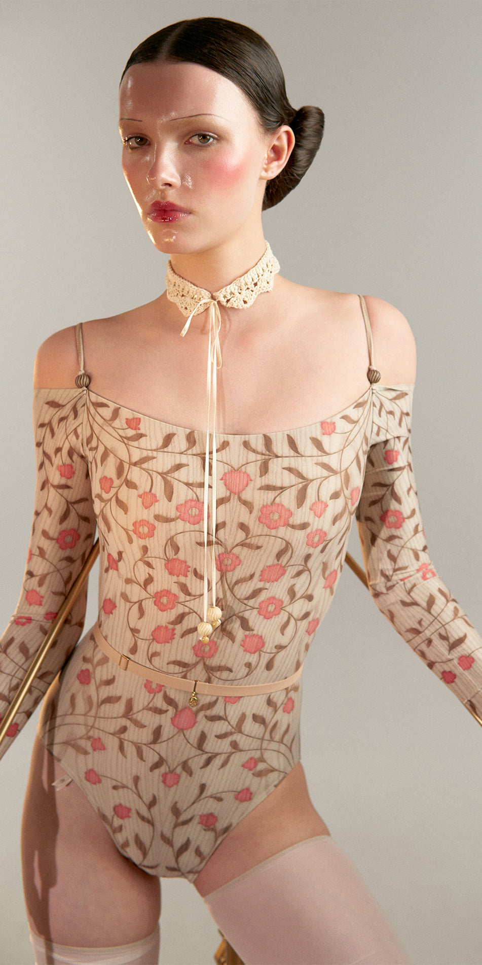 ［予約アイテム］ROSEWOOD INTARSIA - off-shoulder leotard with long sleeves