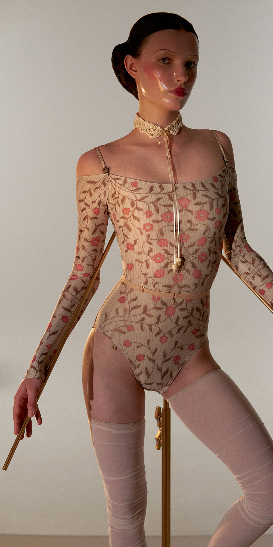 ［予約アイテム］ROSEWOOD INTARSIA - off-shoulder leotard with long sleeves